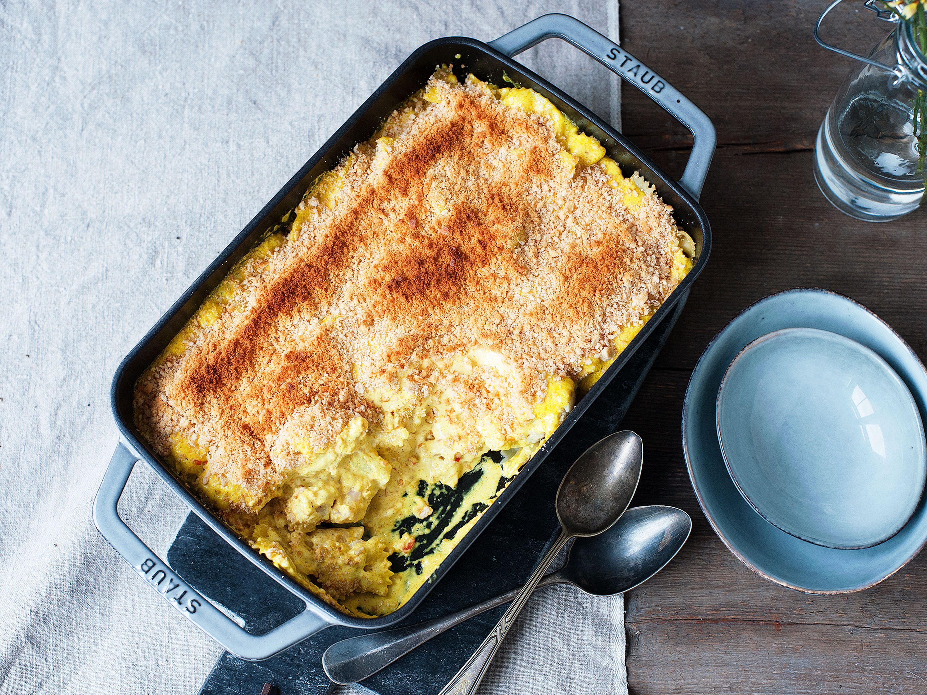 Pasta and cauliflower casserole with chicken