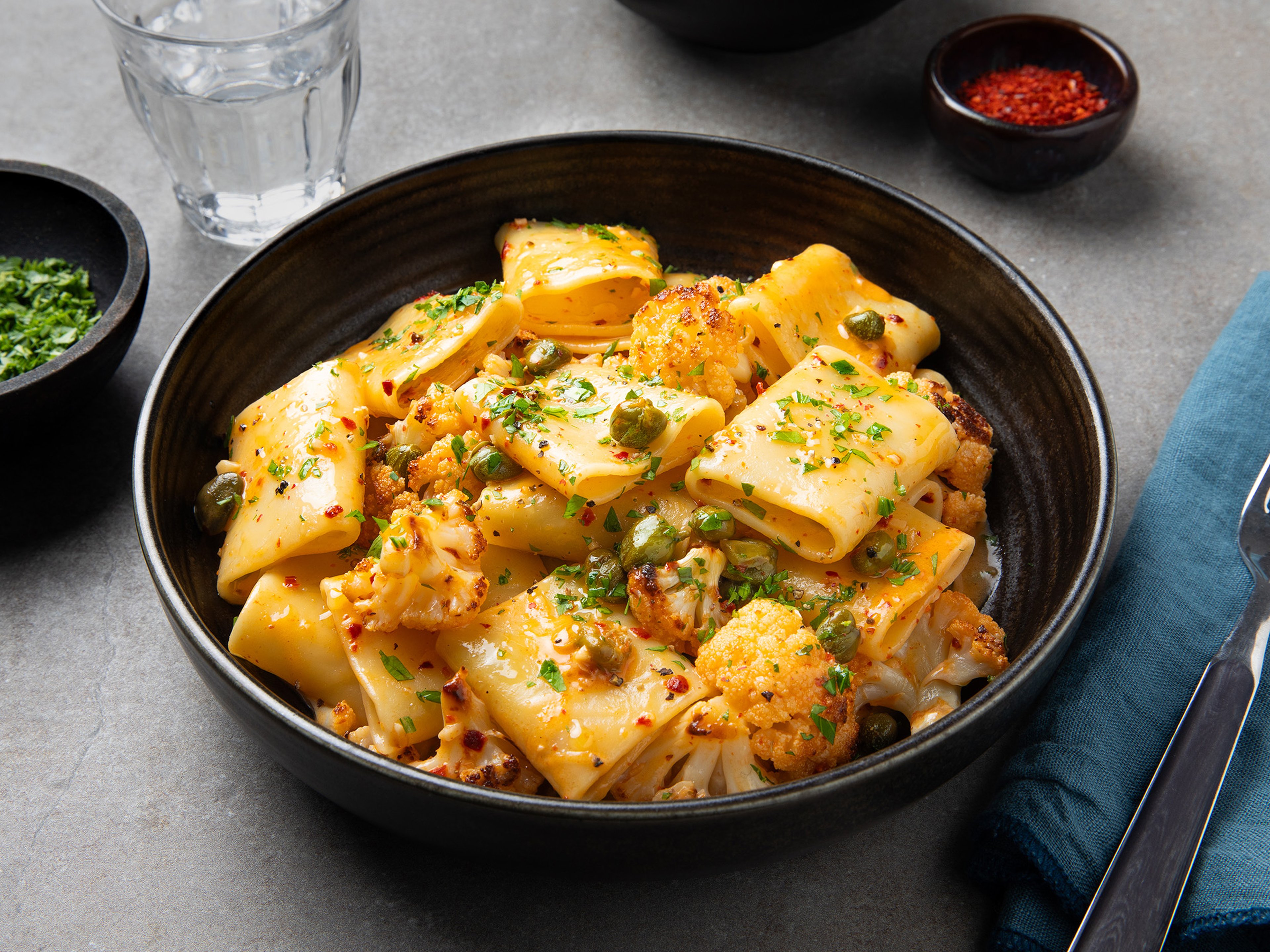 Paccheri mit gebackenem Blumenkohl mit 5 Zutaten