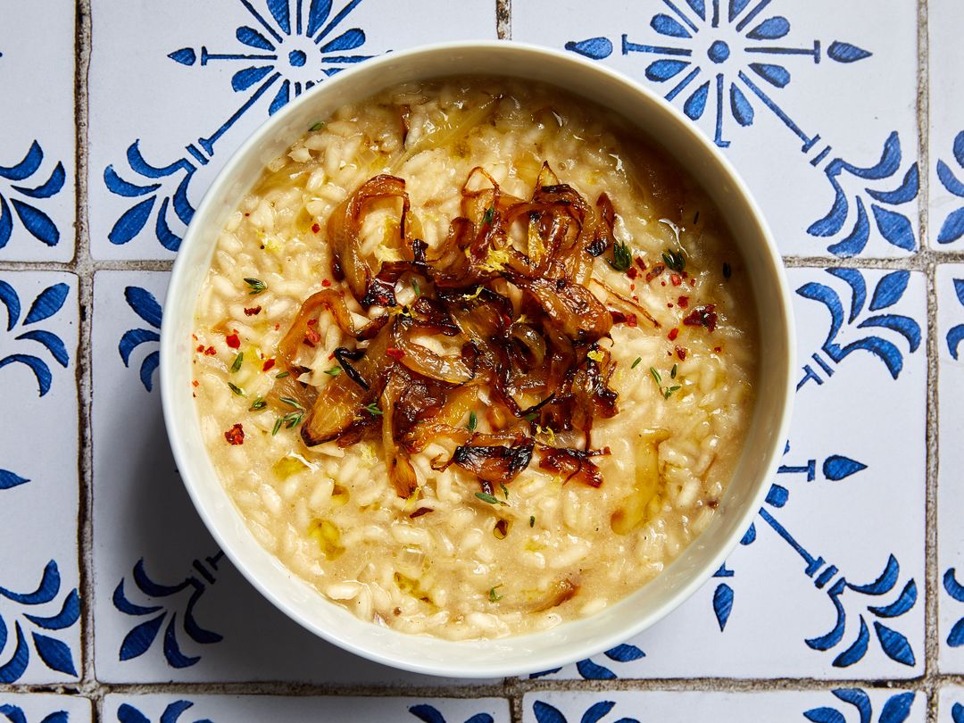 Vegan risotto with caramelized onions