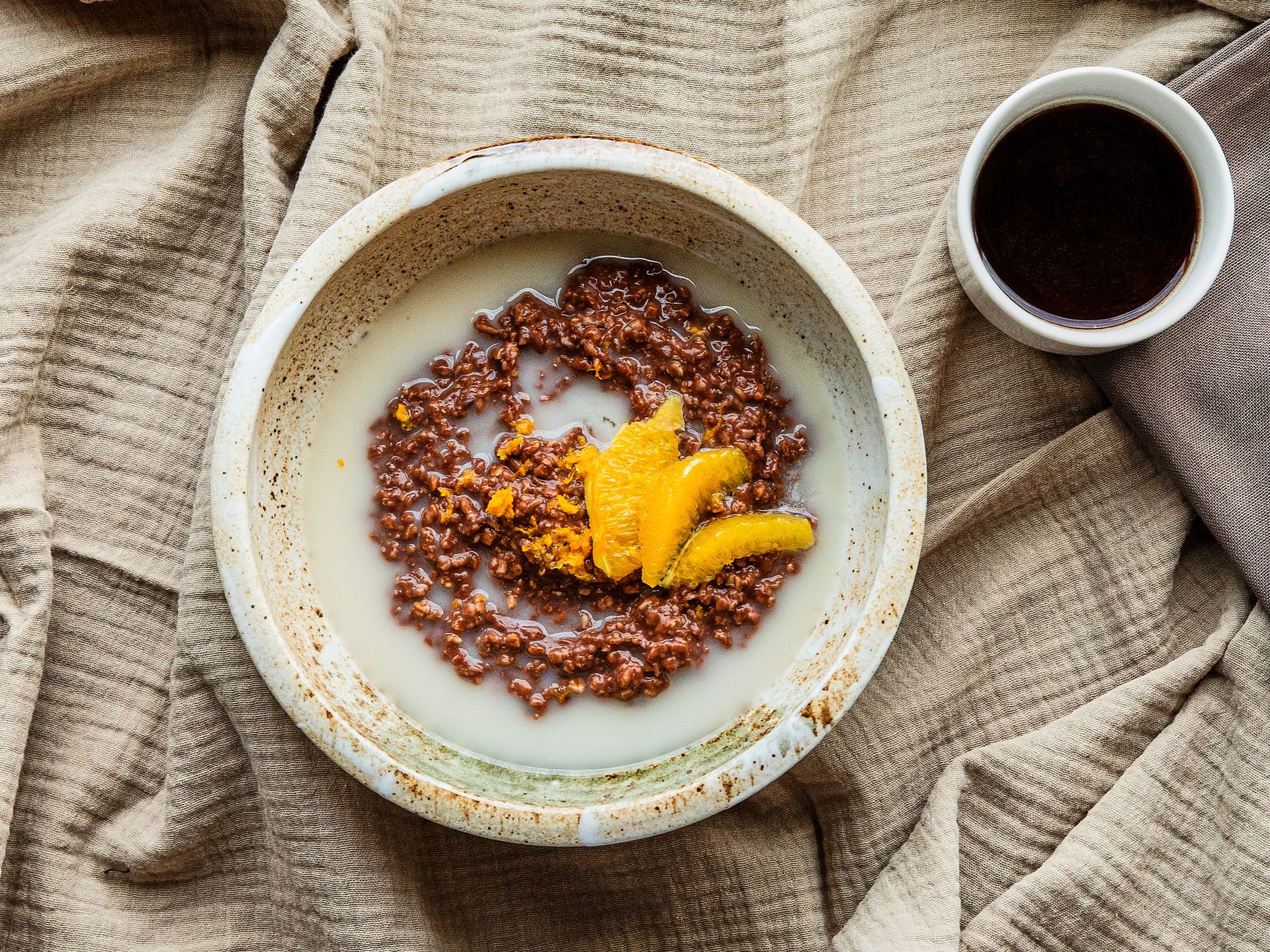 Kakao-Porridge mit Ahornsirup-Kokosmilch