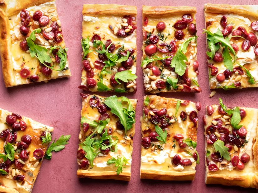 Pizza with Brie cheese, grapes and thyme