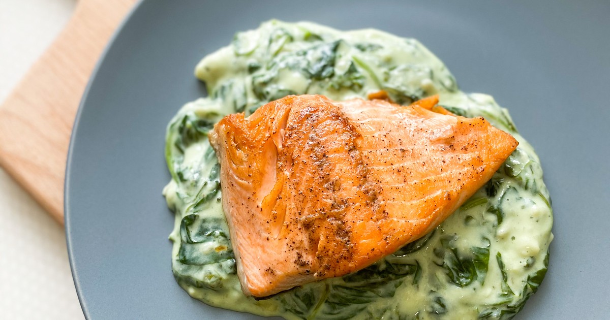 Salmon with creamy spinach | Recipe | Kitchen Stories
