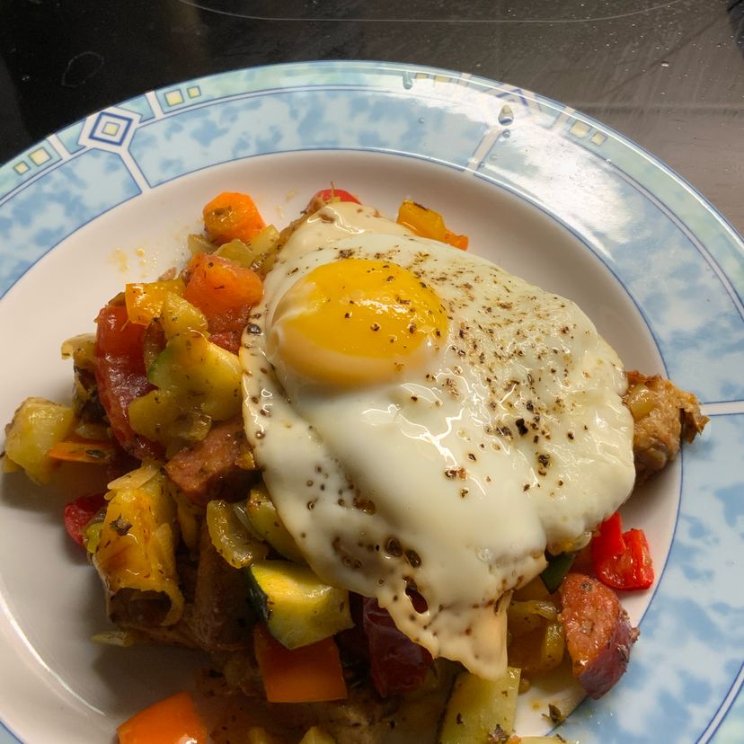 Gröstl mit frischem Gemüse