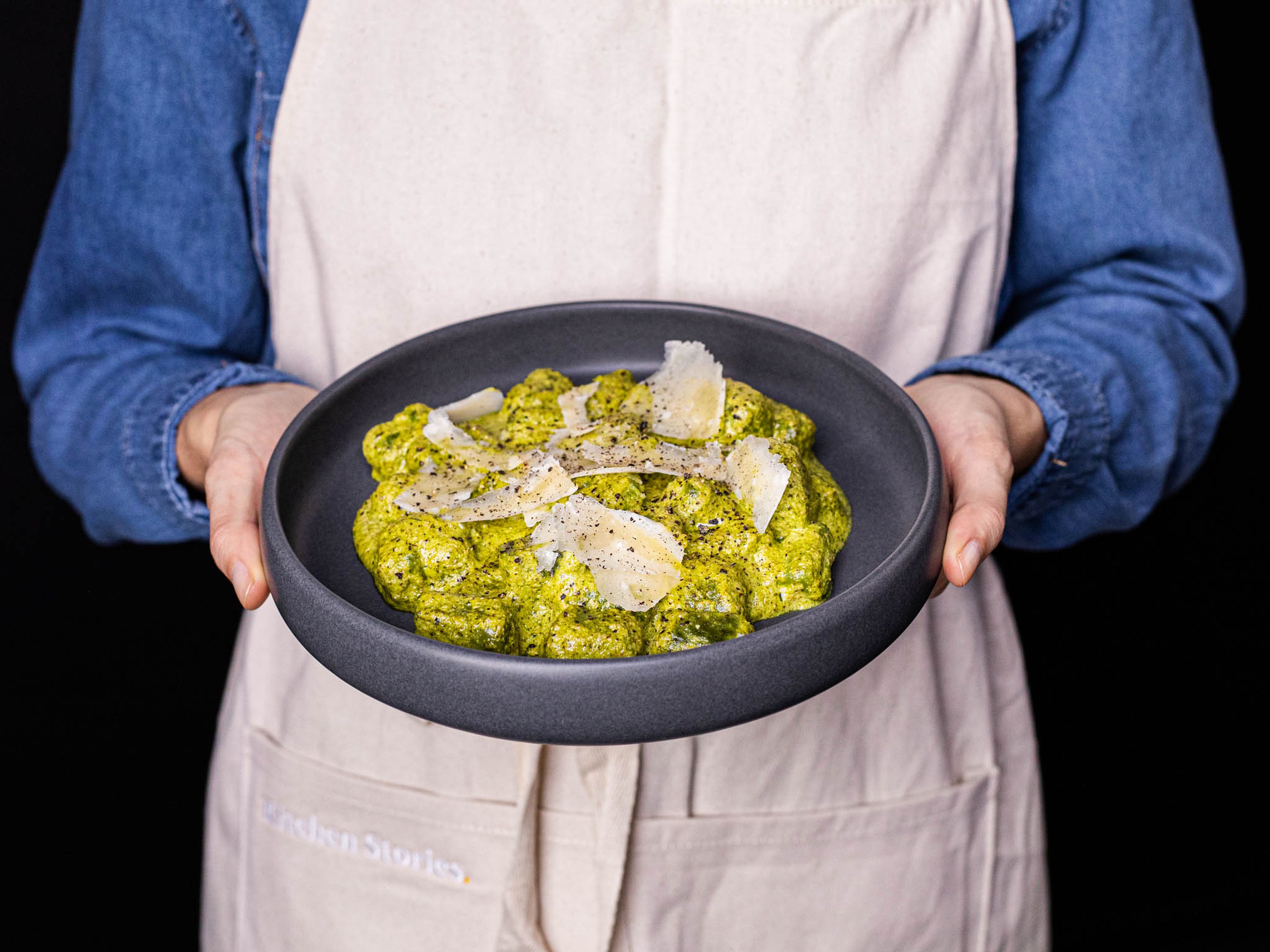 5-ingredient spinach gnocchi with pesto alfredo