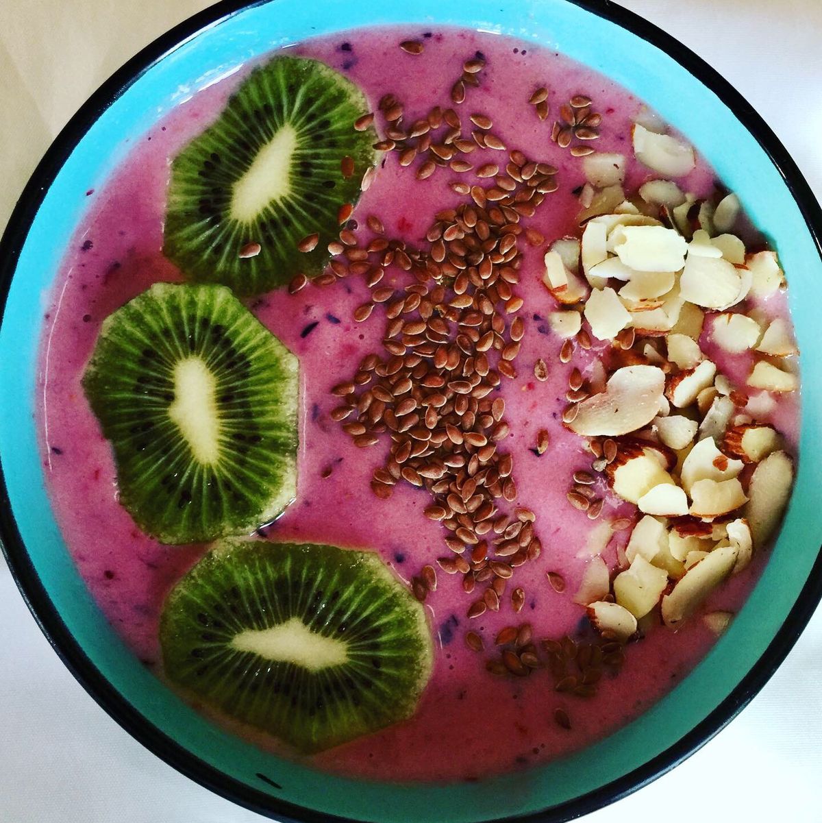 Breakfast Smoothie Bowl | Recipe | Kitchen Stories