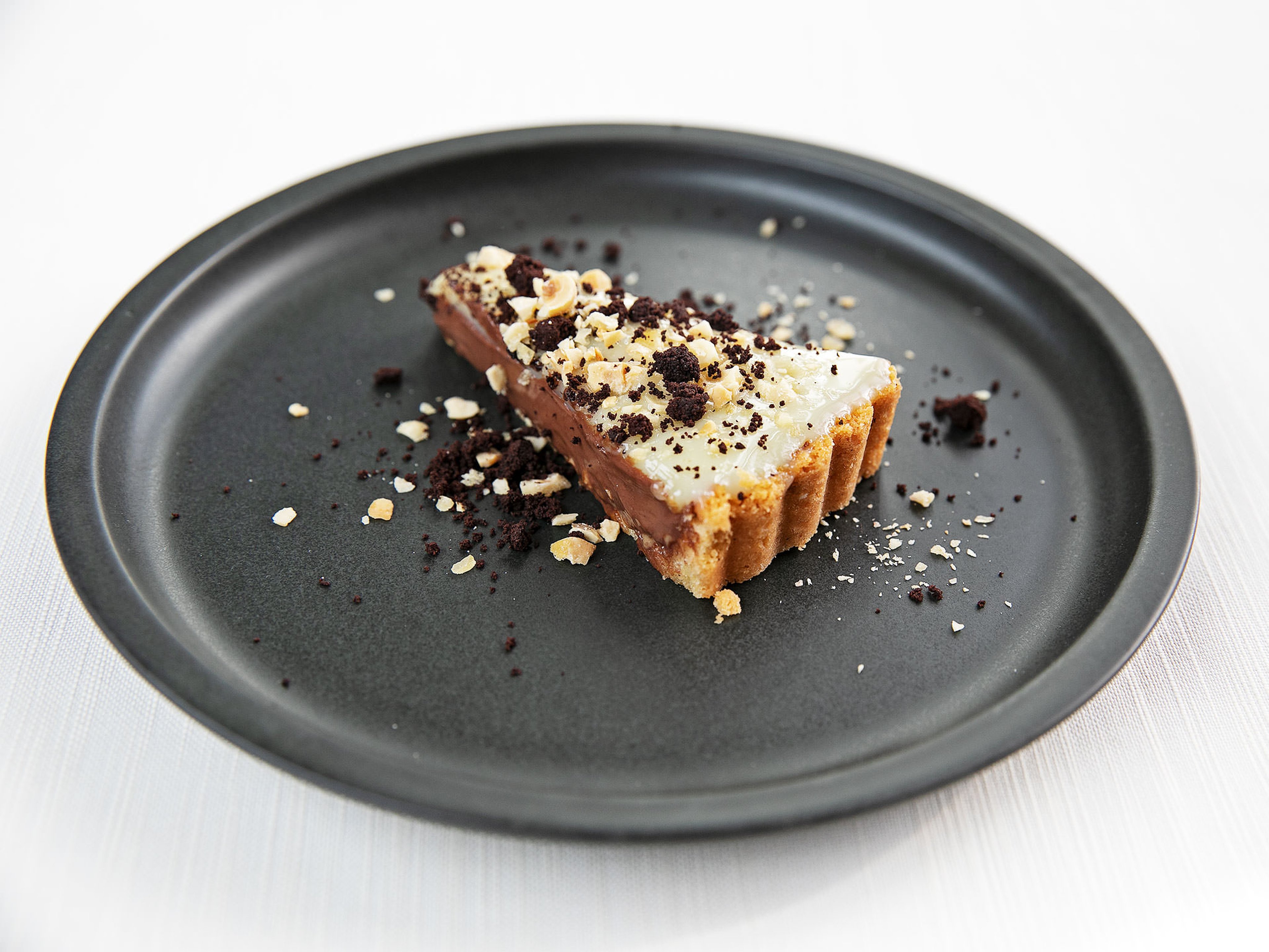 Orange-caramel tart with Piedmontese hazelnuts