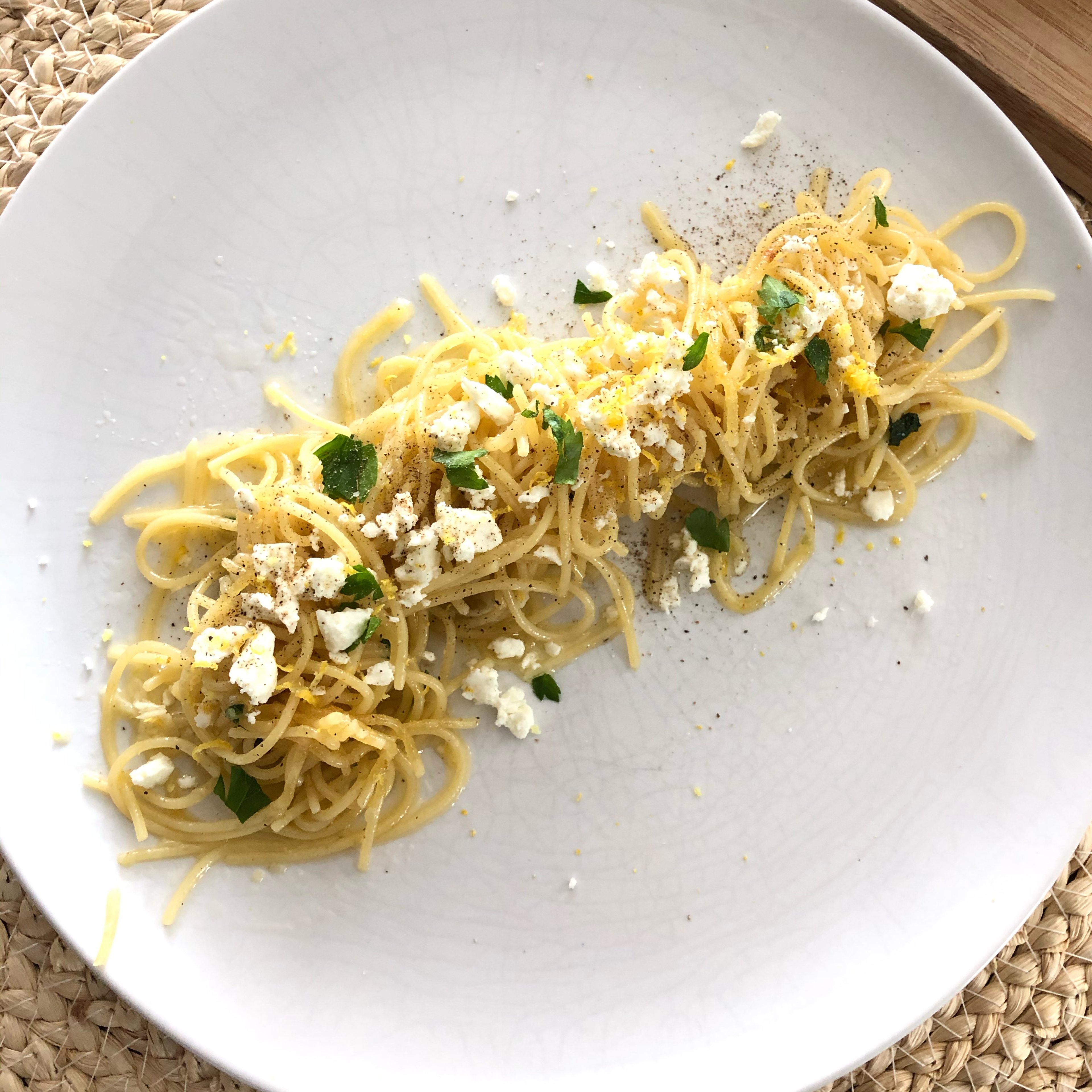 Spaghetti aglio e olio with feta (vegetarian)
