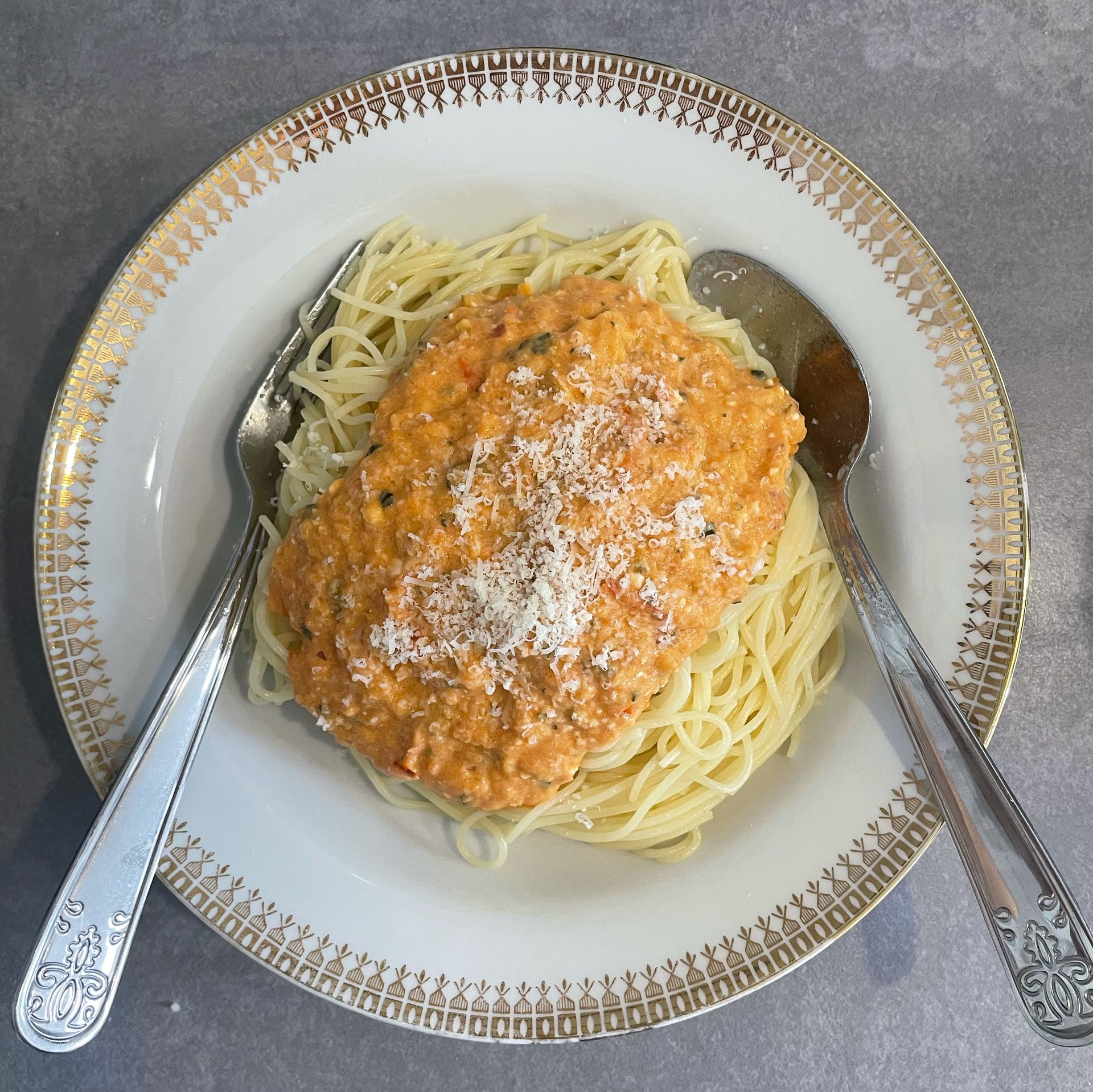 Nudeln mit Gemüsesauce und Feta | Rezept | Kitchen Stories