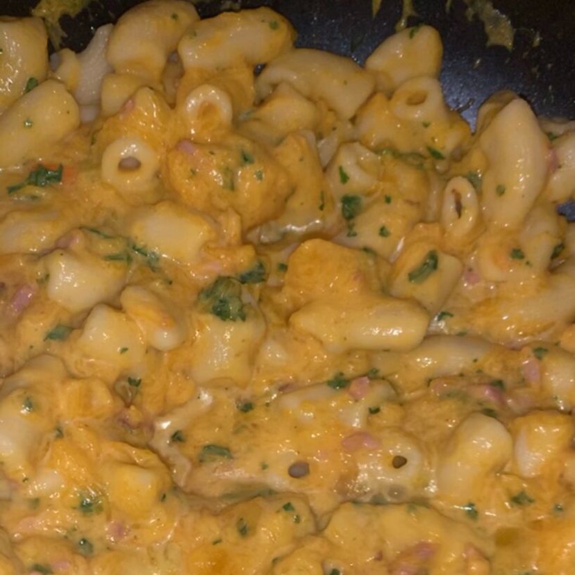 Selber gemachte Pasta mit Kürbis Soße