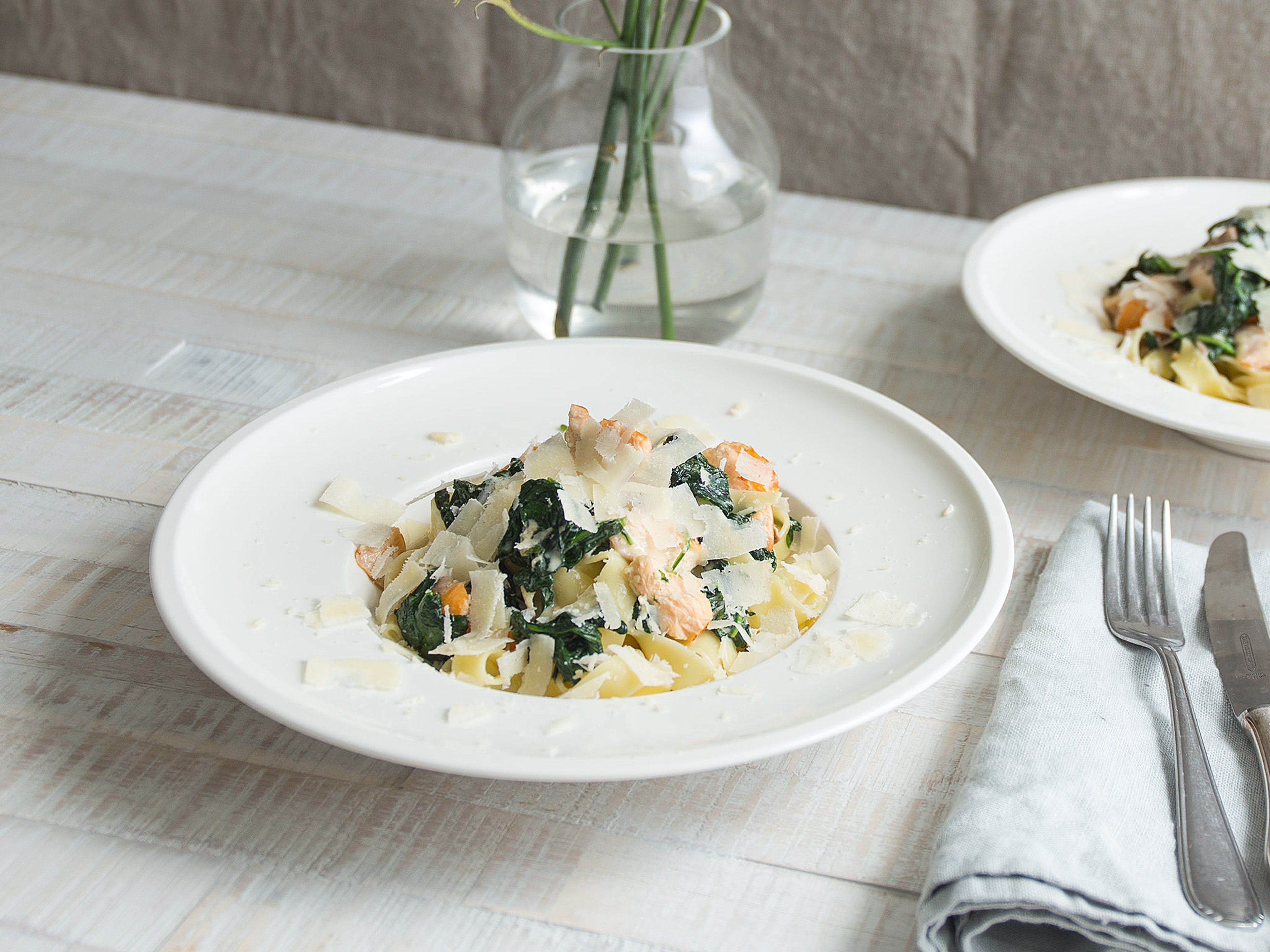 Tagliatelle mit Lachs in Spinat-Sahnesoße