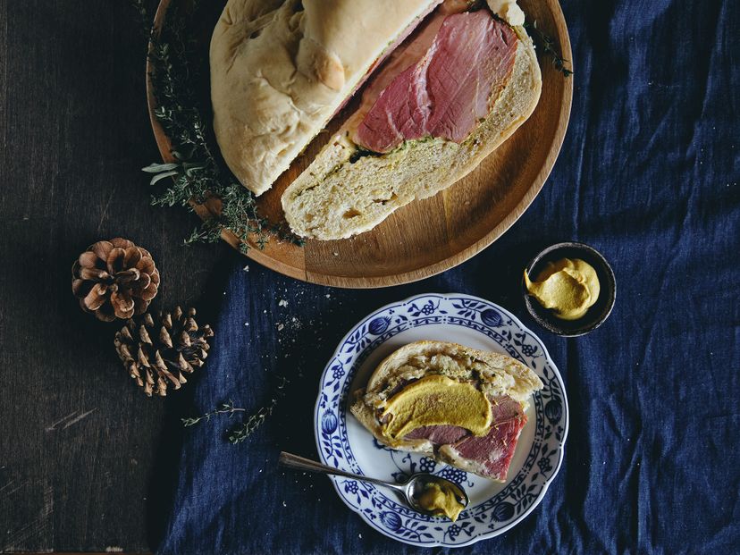 Schinken im Brotteig (Swiss-style ham in bread)