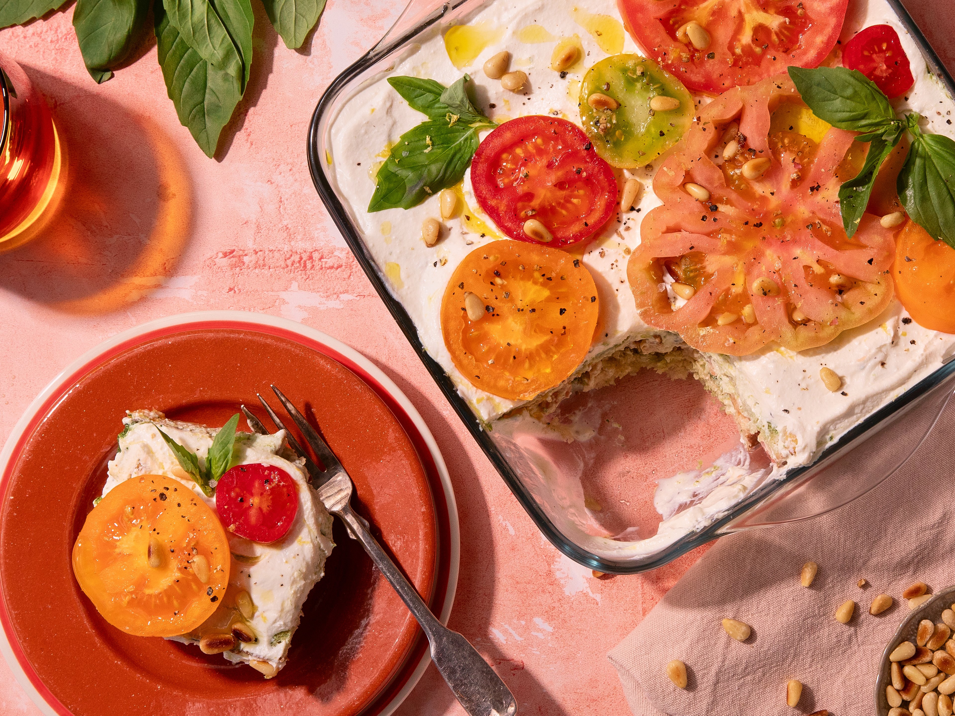 Tomaten-Tiramisu mit Ricotta-Creme und Basilikum