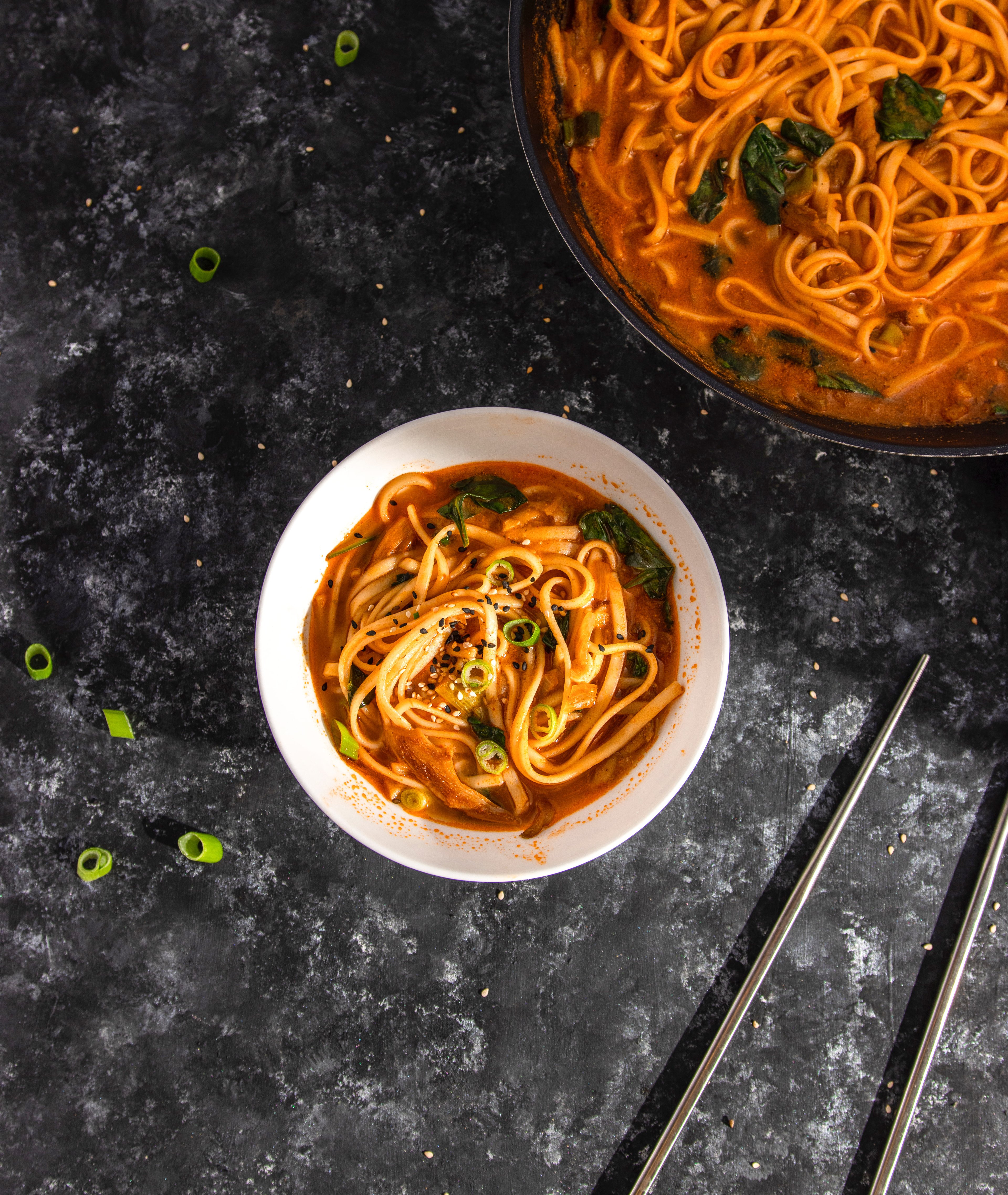 One-pot hummus ramen