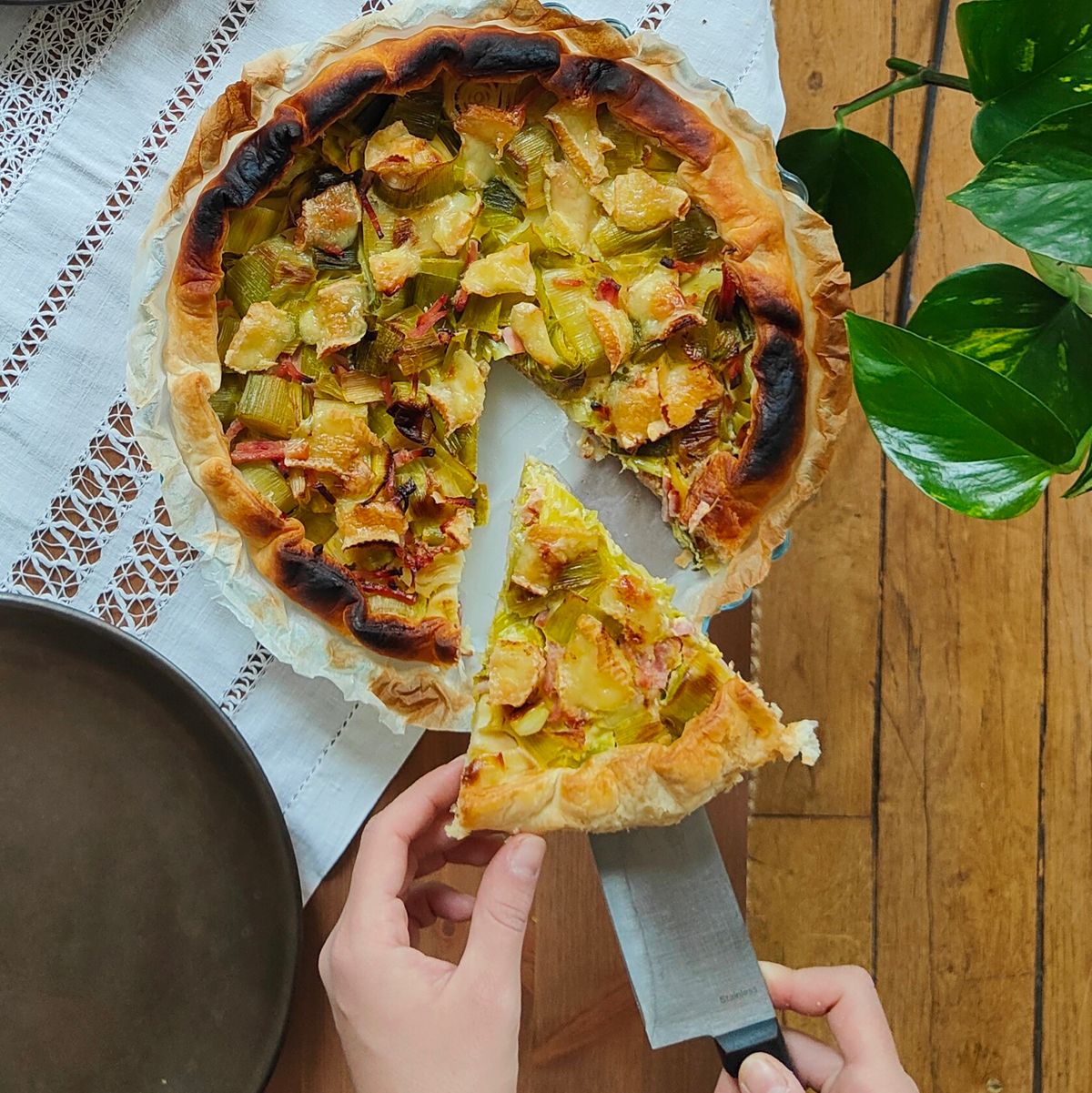 Leek, ham & goat cheese pie | Recipe | Kitchen Stories