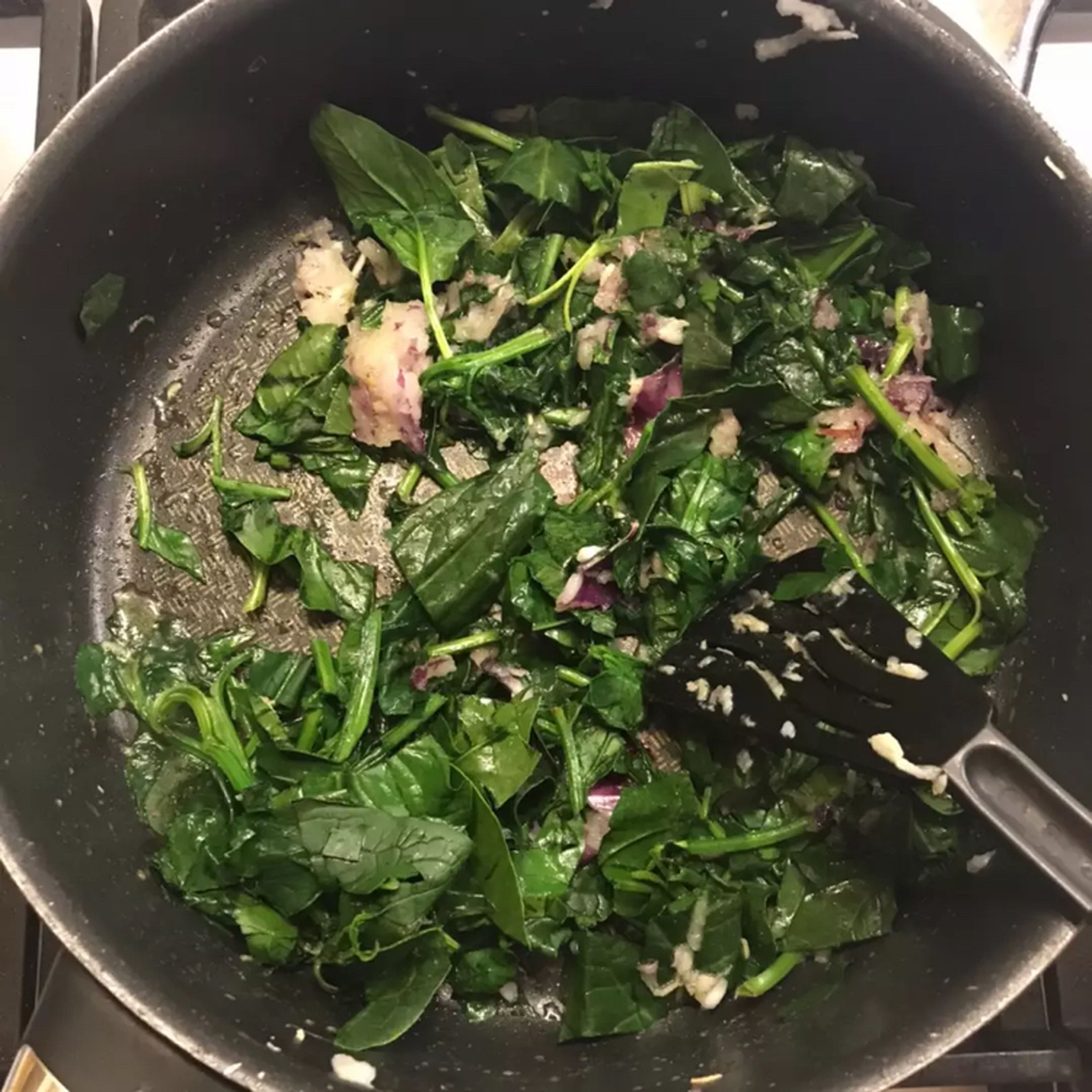 Put the chopped spinach and onion in the same pan and fry until the onion is soft.