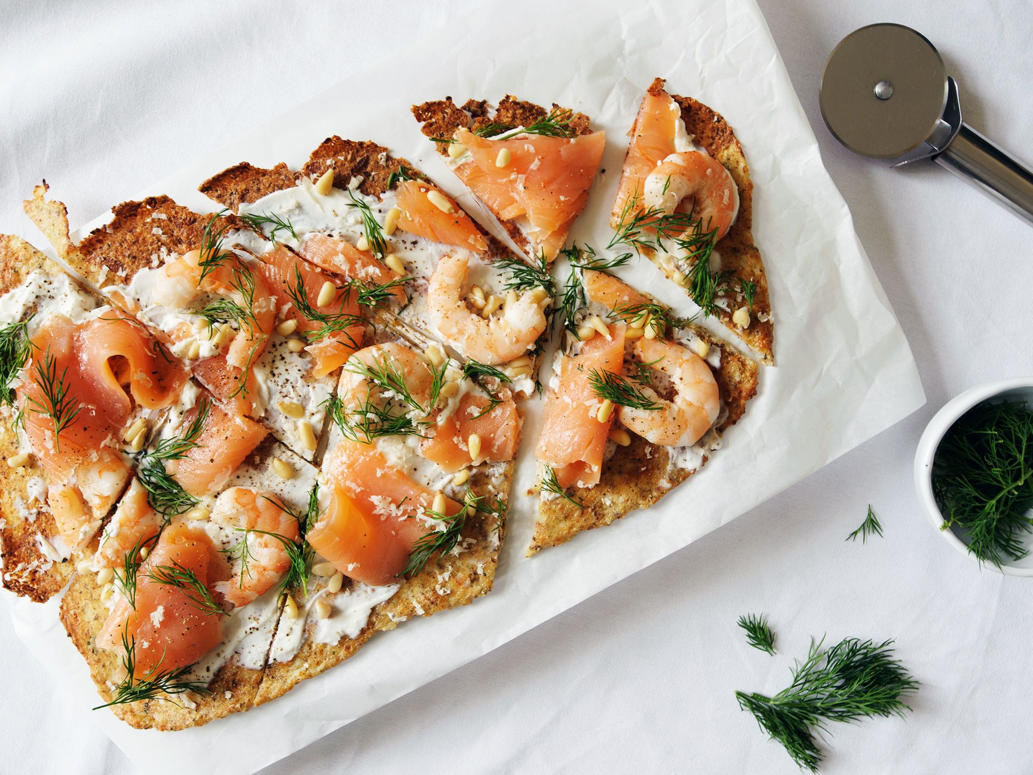 Cauliflower crust pizza with smoked salmon Recipe Kitchen Stories