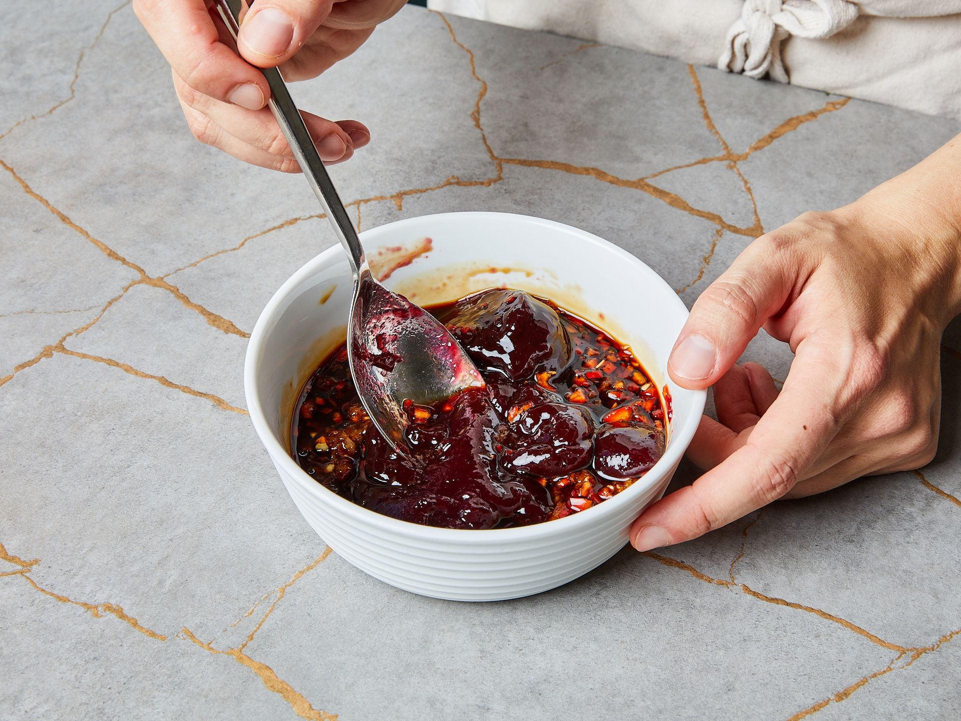 Gegrilltes Hähnchen mit fruchtig-scharfer Glasur | Rezept | Kitchen Stories