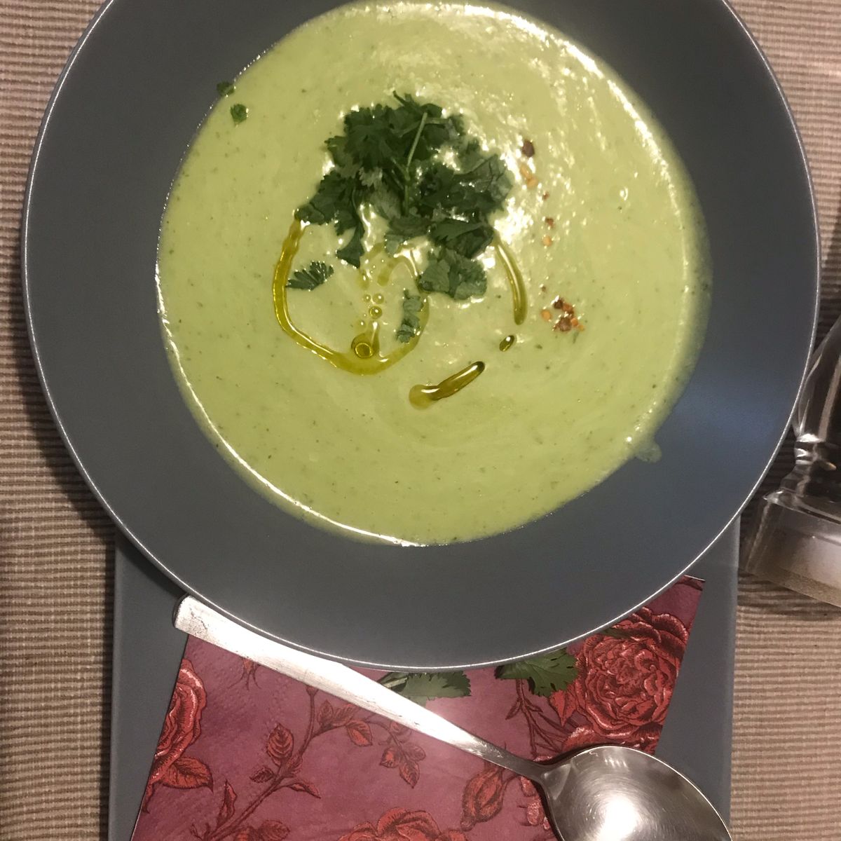 Cucumber, mint and avocado creamesoup | Recipe | Kitchen Stories