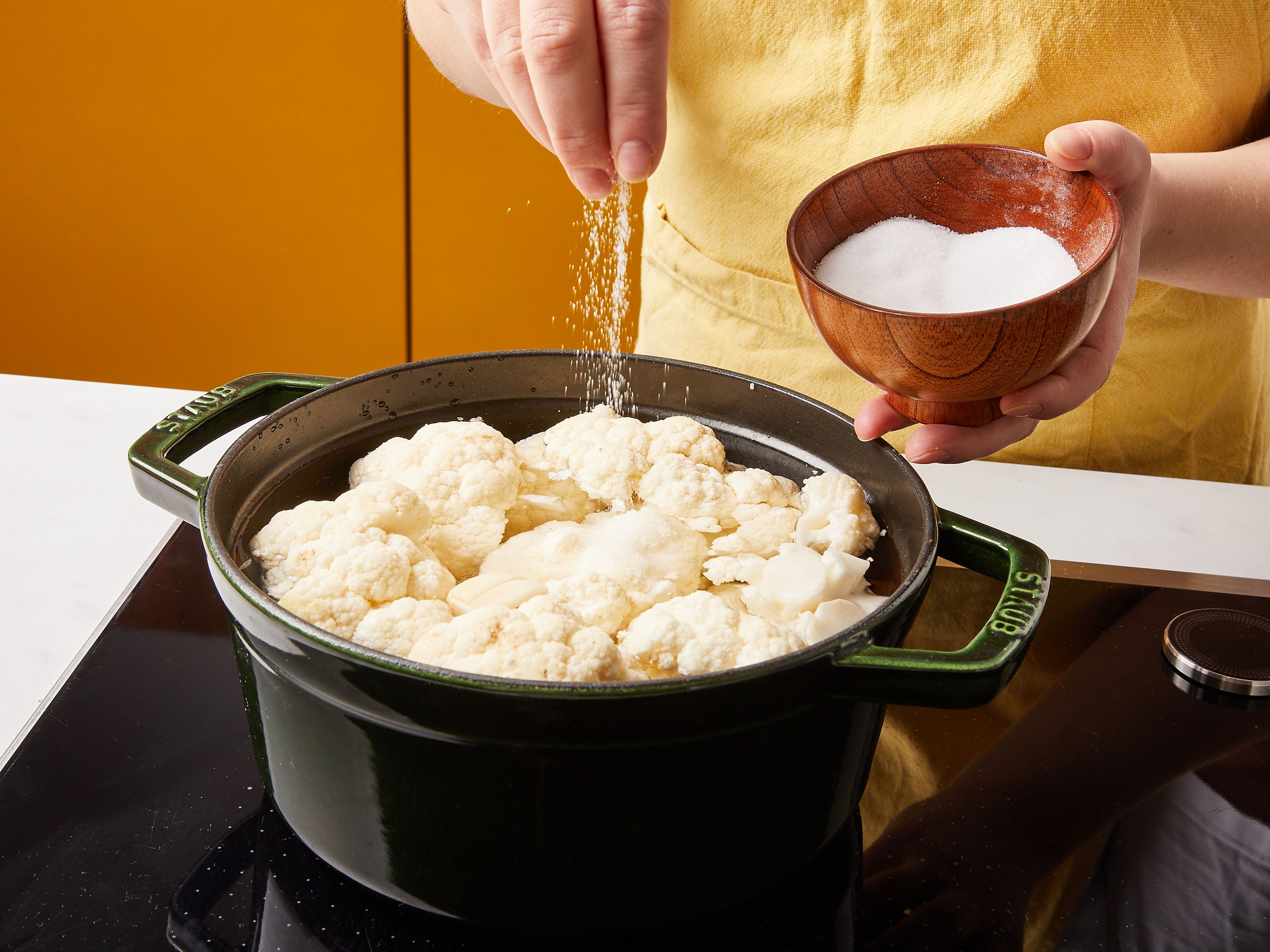 To make the cauliflower puree, cut cauliflower into florets, add to a pot, along with the remaining garlic clove. Cover with water, season with salt, and bring to a boil. Reduce heat and let simmer, with a lid on, for approx. 20 min.