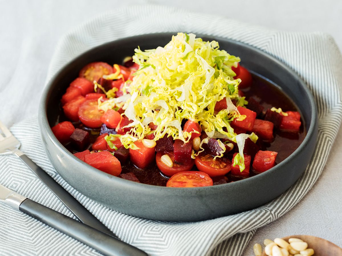 Watermelon-beet salad with cherry tomatoes | Recipe | Kitchen Stories