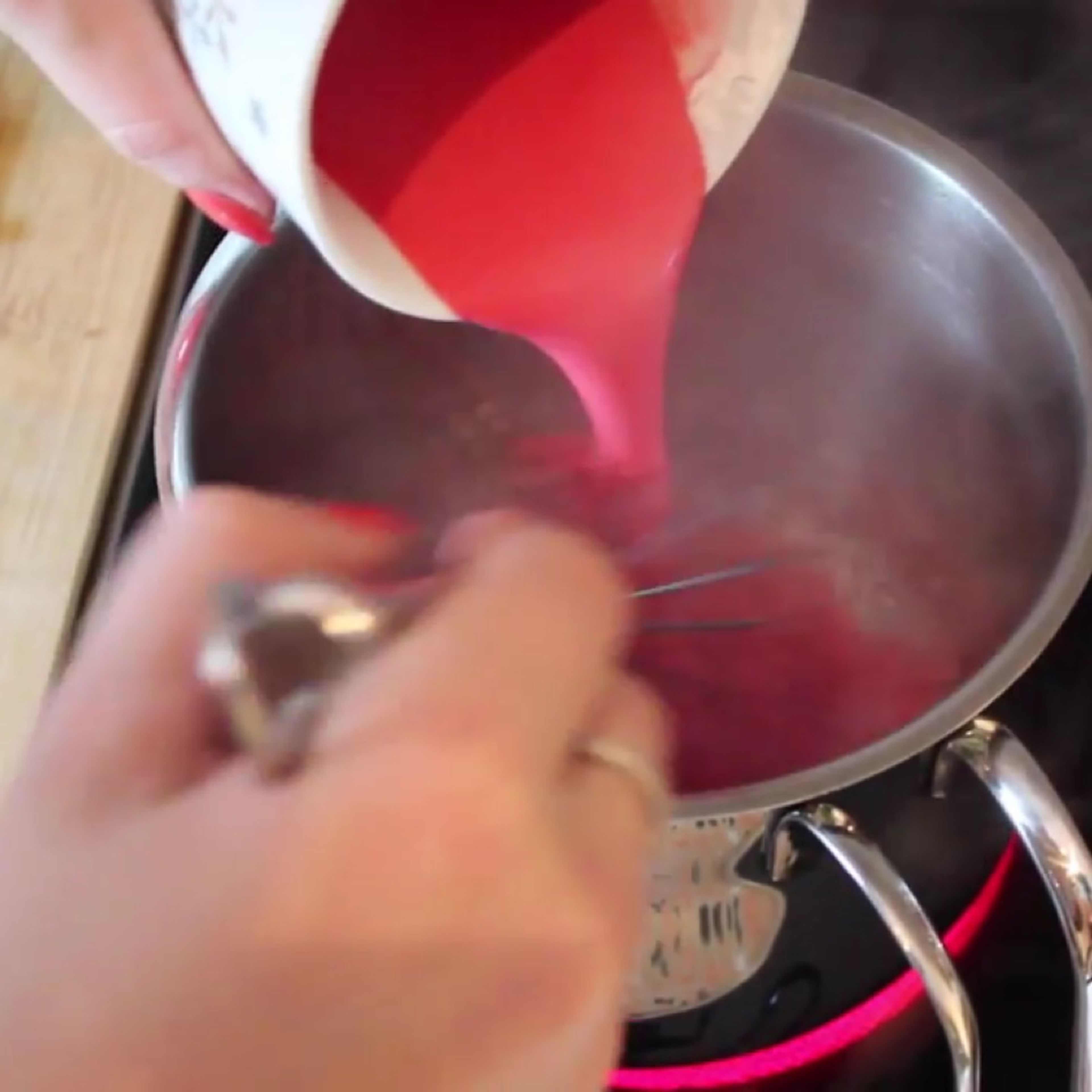 Bring the water to a boil. Pour the raspberry juice-custard mix into the boiling water and whisk vigorously. Take the pot off the heat. Add the thawed raspberries. Set aside to cool down.
