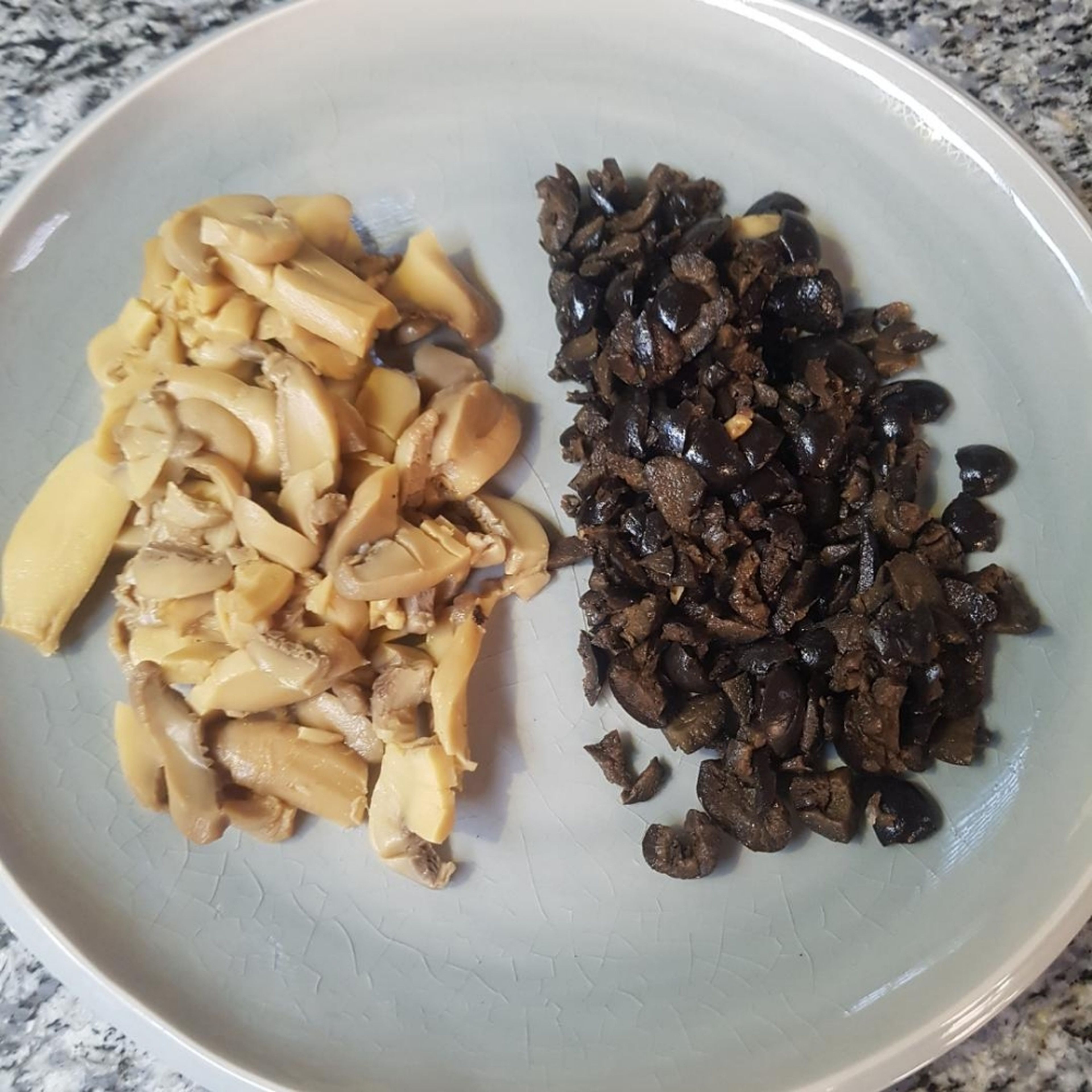 Mix the mushrooms with the black olives