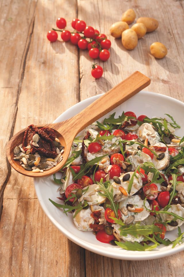 Kerniger Kartoffel-Tomaten-Salat | Rezept | Kitchen Stories