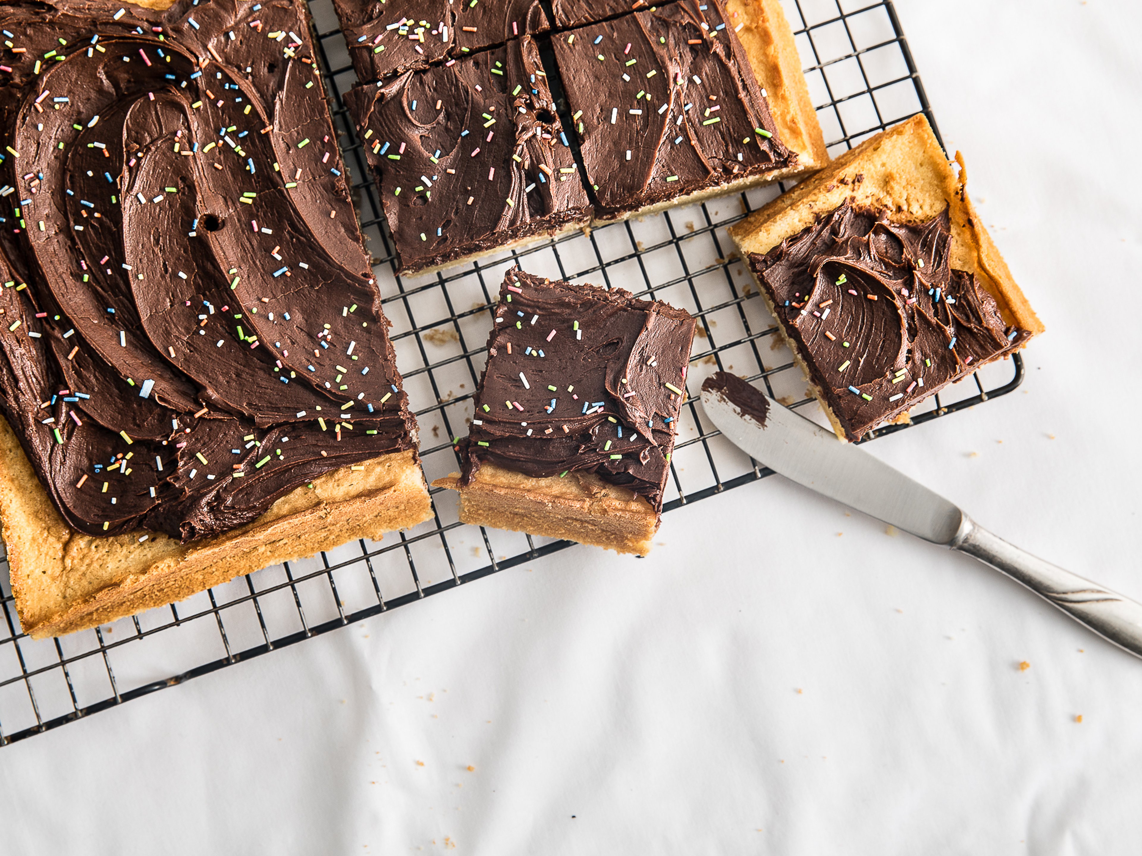 Saftiger Rührkuchen mit Schokoladen-Frosting