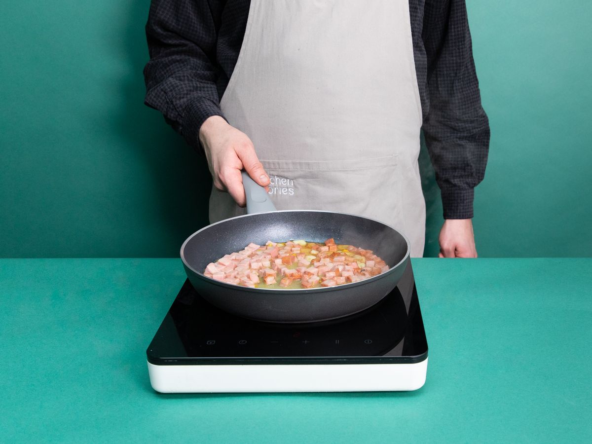pasta con mortadella a cubetti