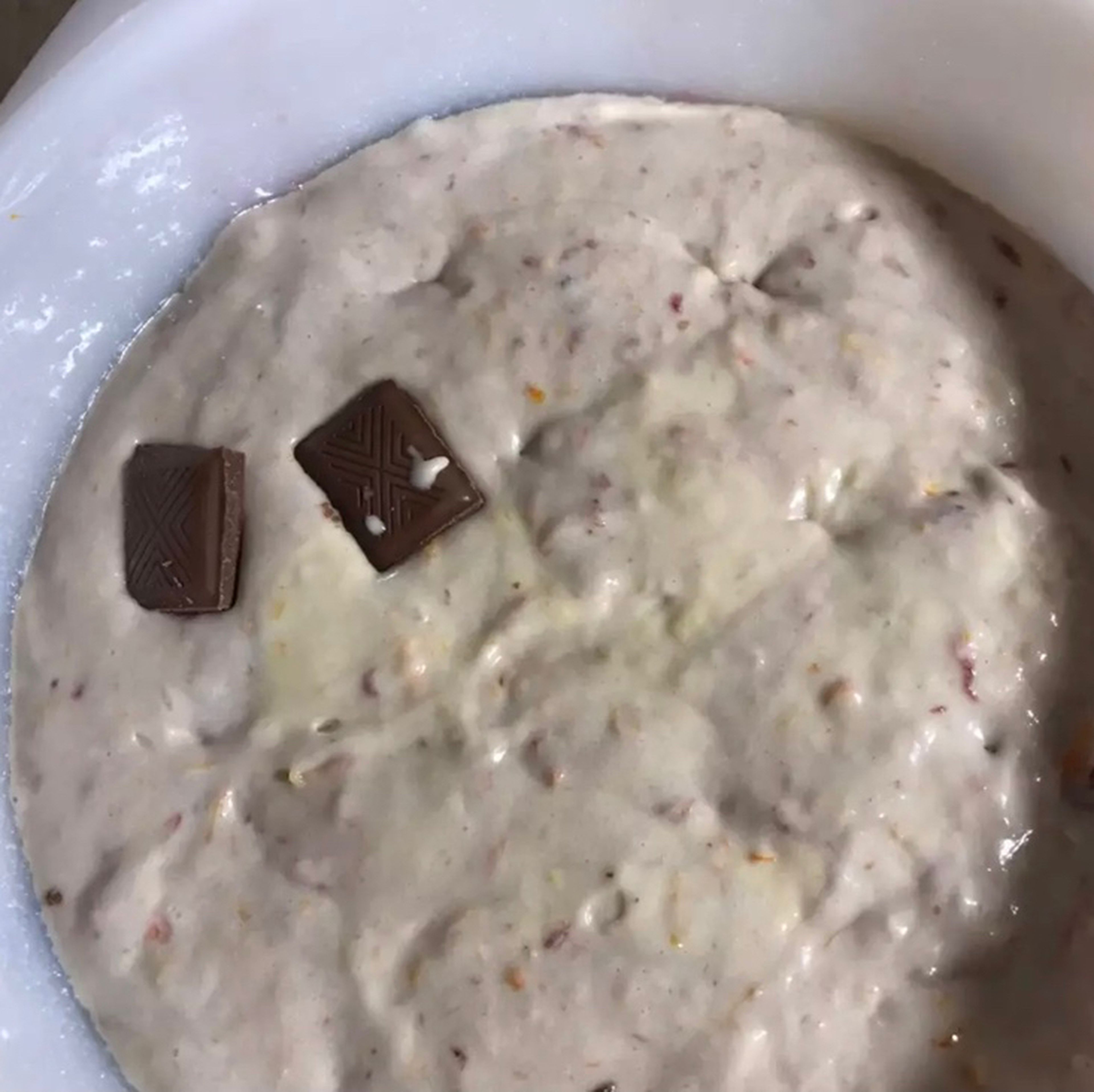 Then put the pieces of chocolate on the mixture and pour the rest of the mixture on the chocolates.