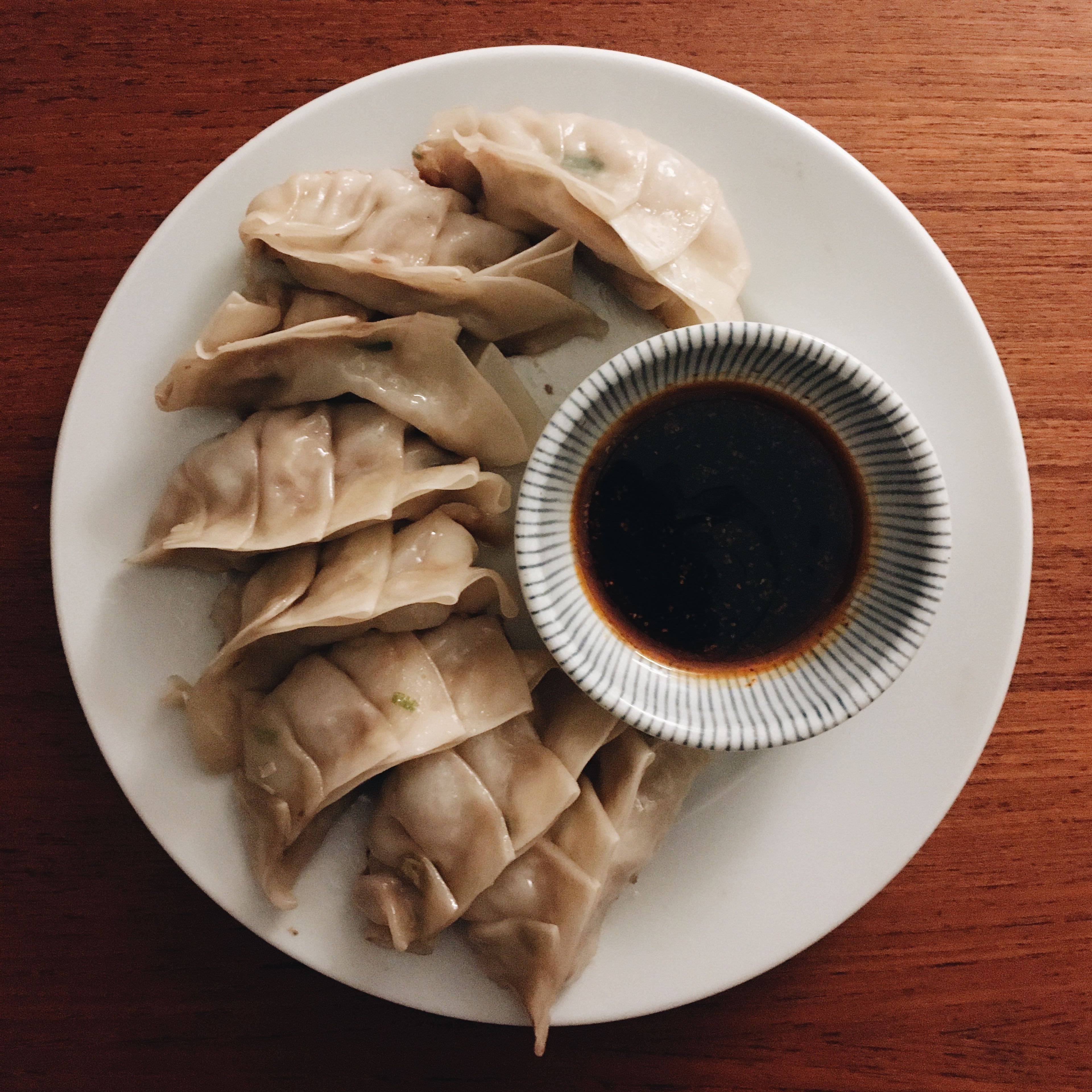 Transfer to a plate and serve with a mixture of soy sauce, vinegar and chili oil (optional) as dipping sauce. Enjoy!