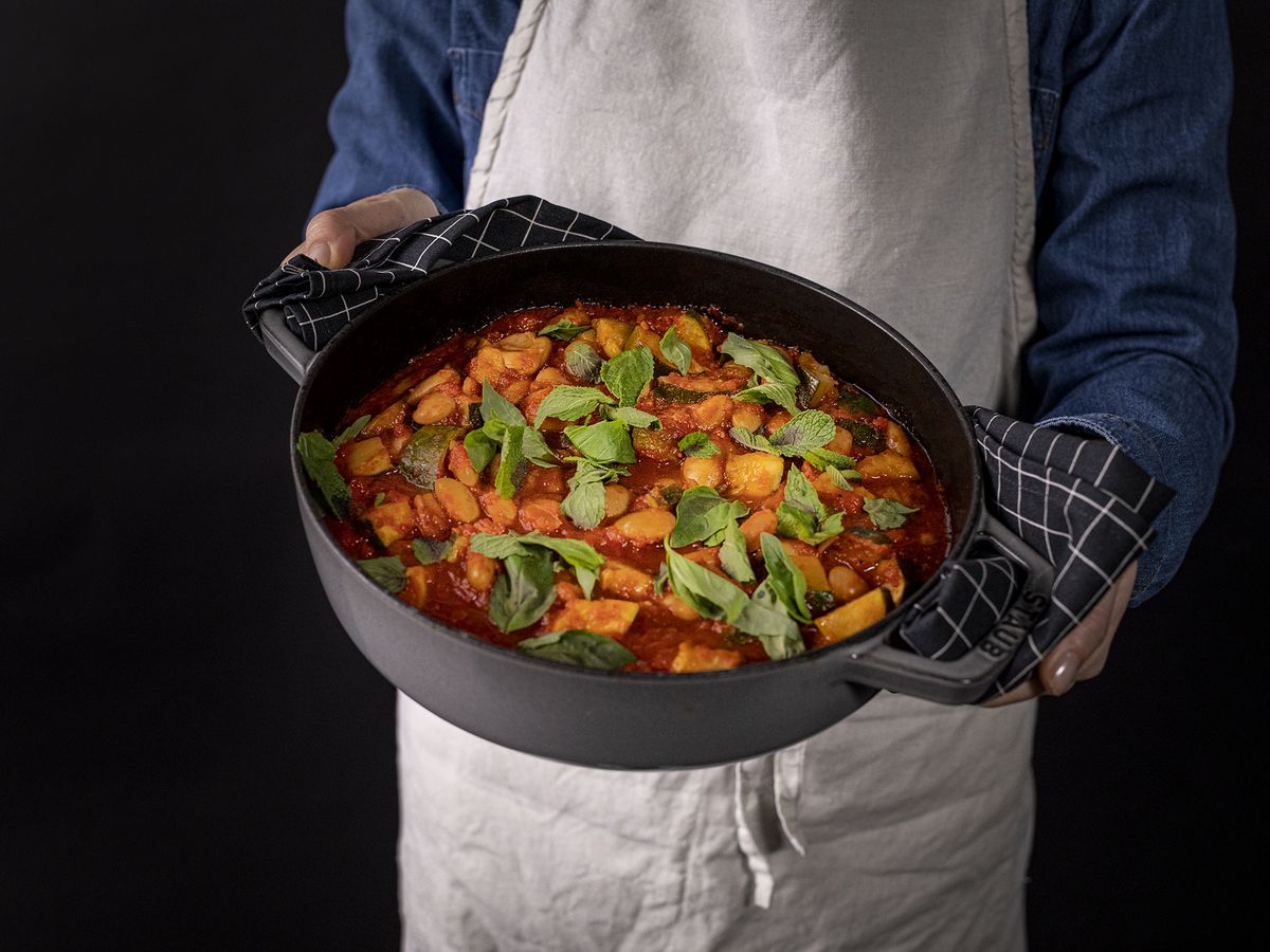 5-ingredient stewed white beans and zucchini | Recipe | Kitchen Stories