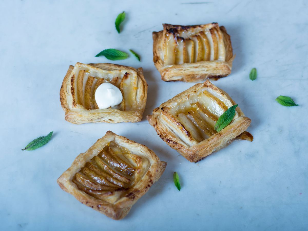 Simple pear tarts | Recipe | Kitchen Stories