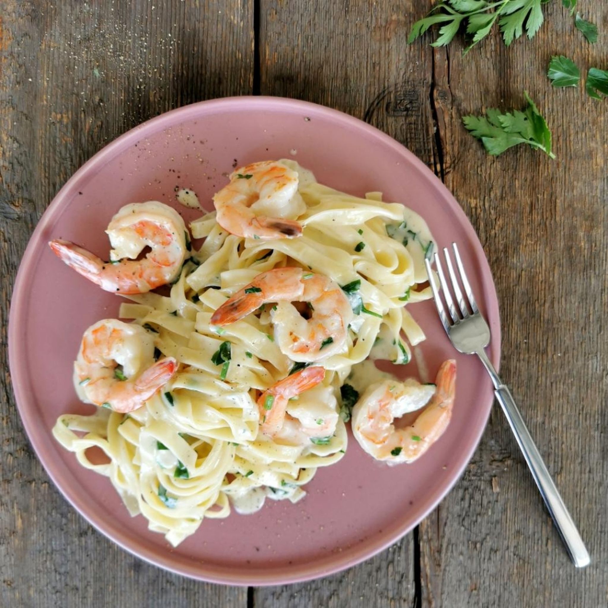 Pasta mit Garnelen in Knoblauch-Sahnesauce