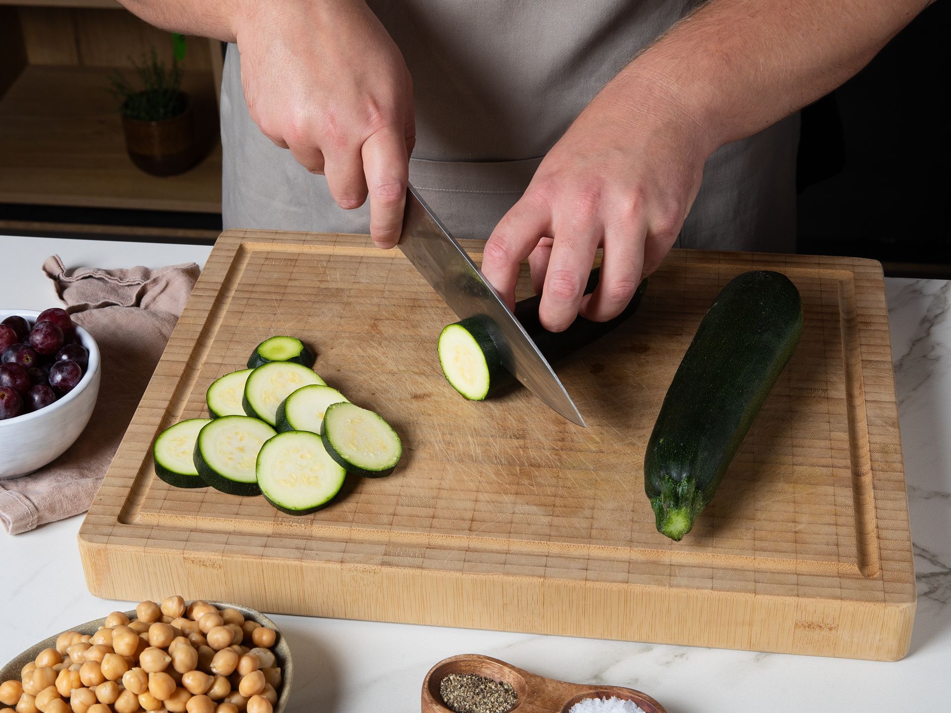Warmer Bulgursalat mit gerösteten Zucchini und Radicchio | Rezept ...