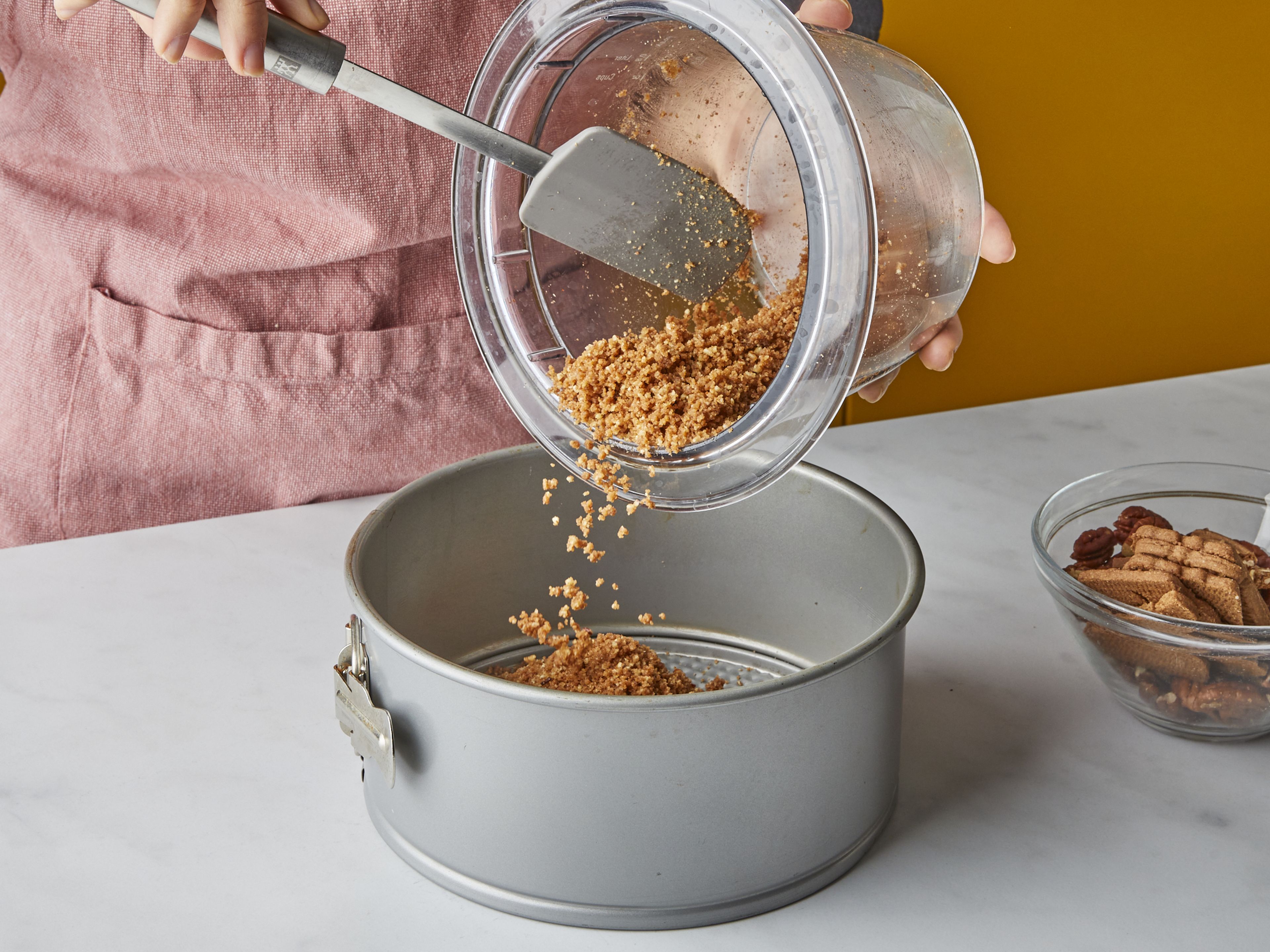 Preheat oven to 200°C/400°F. Place pecans, speculaas cookies, and melted butter in a food processor and grind until it starts to stick together. Transfer to a springform pan and, using the bottom of a glass, press firmly into the bottom of the pan to form the crust.
