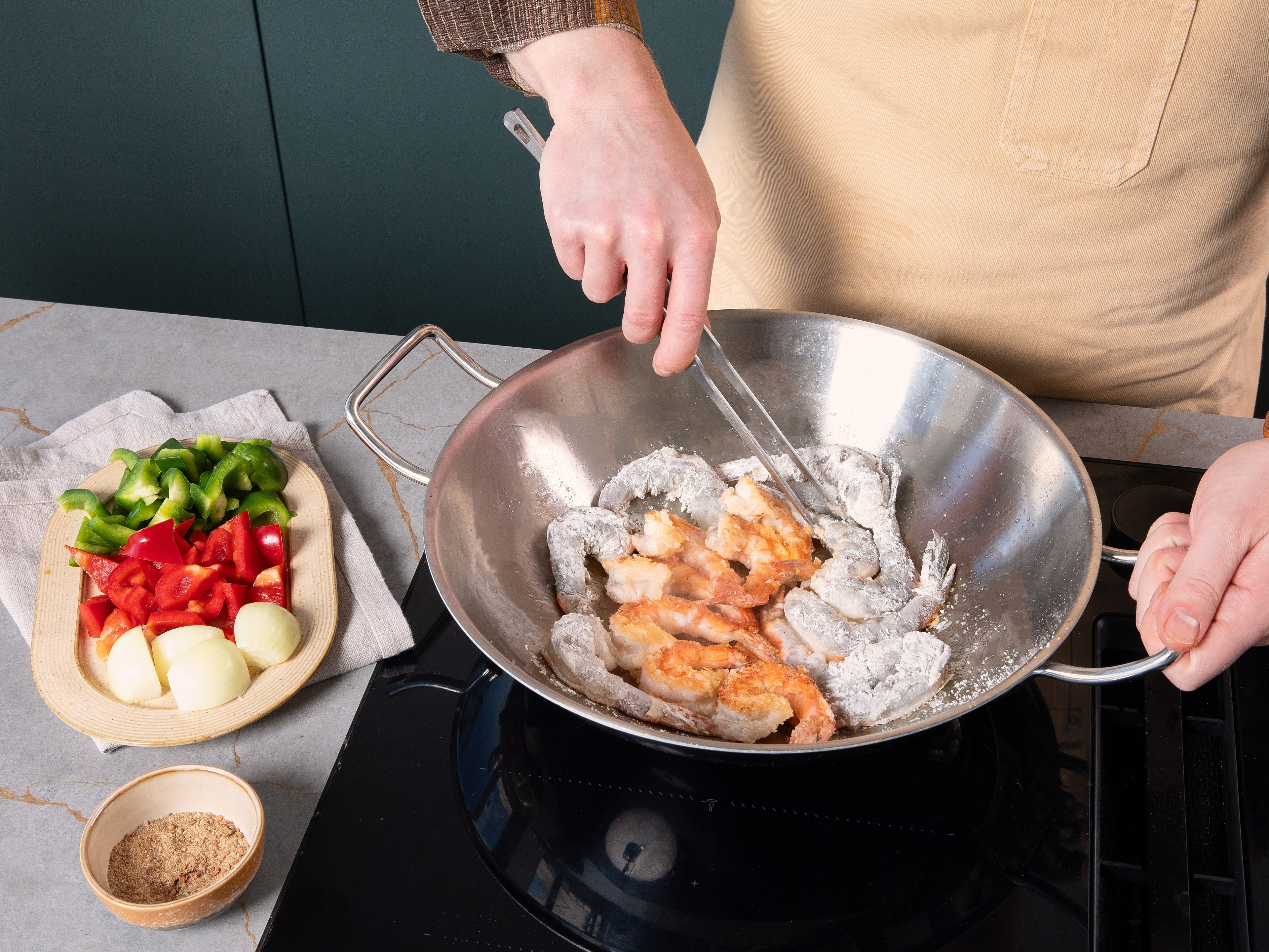Mix five spice, white pepper, garlic powder, chilli flakes, salt, and black pepper together in a small bowl. Add cornstarch to a large bowl with some salt and pepper, add shrimp, toss to coat, and then place shrimp in a sieve over bowl and shake off excess cornstarch. Heat a wok or a large frying pan on medium-high, add some oil, and then add cornstarch-coated shrimp and fry for approx. 5 min, flipping them halfway so they are evenly coloured and crispy. Remove shrimp from wok and set aside.