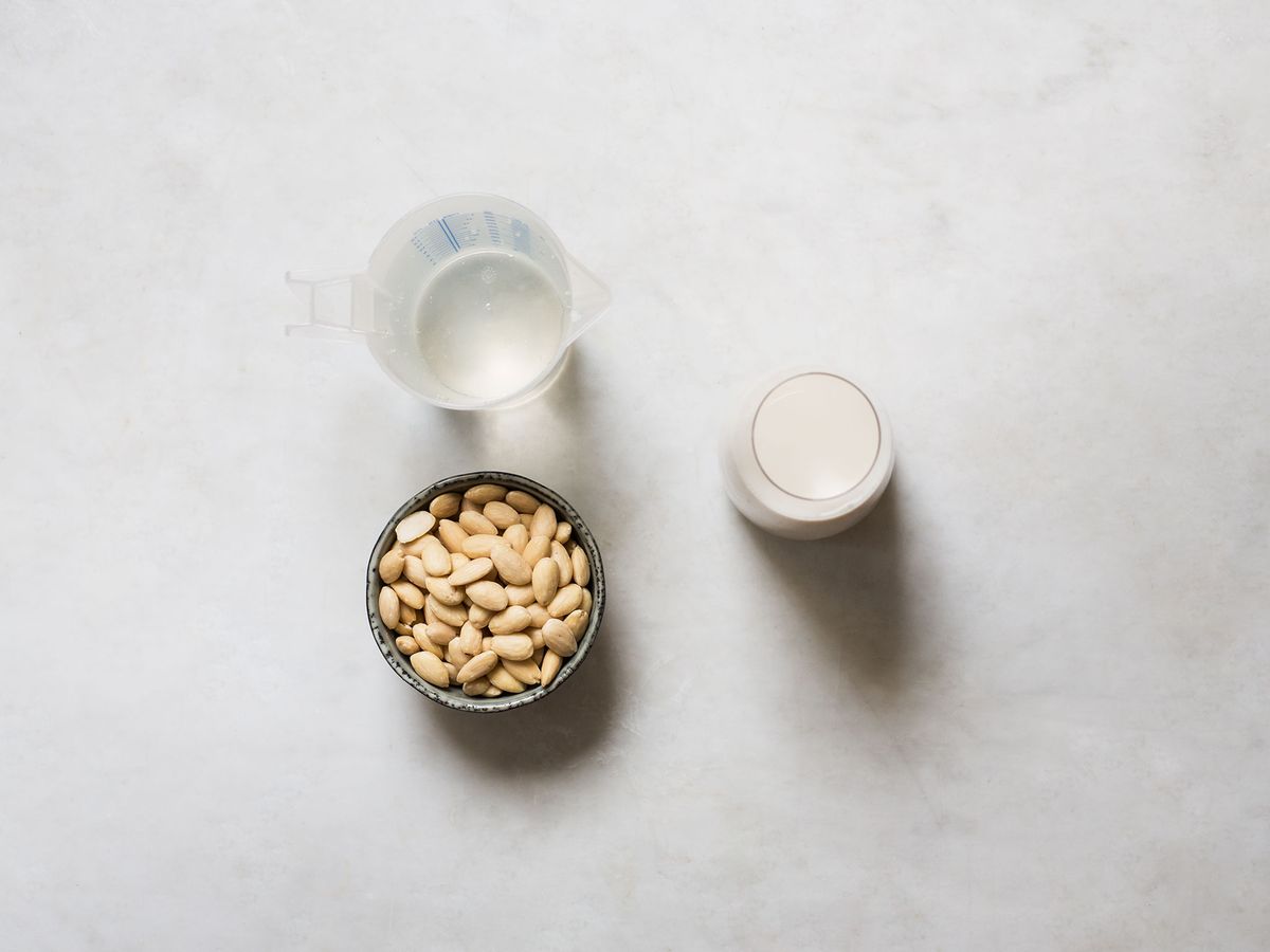 Homemade almond milk | Recipe | Kitchen Stories