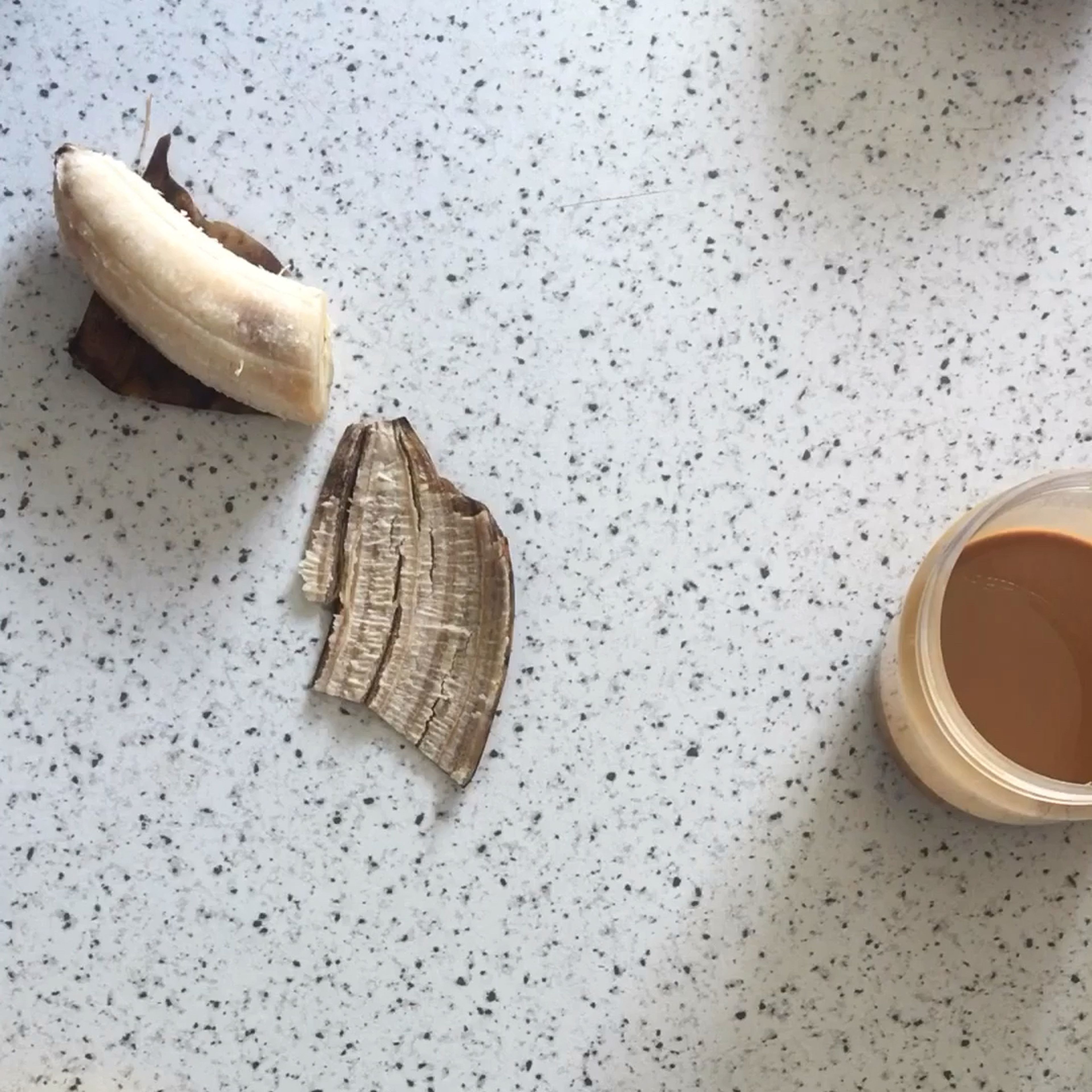 Finely separate the inner side of banana peel with a teaspoon. It is possible to use the same amount of a ripen banana instead of peel. In that case, just mash it with a fork. Mix it together with the shredded coconut in a small bowl.