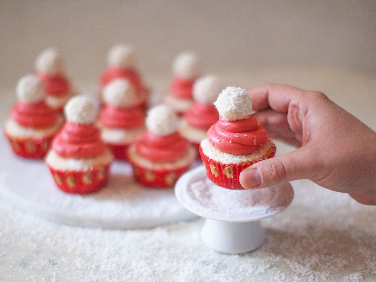 Little Santas cupcakes | Recipe | Kitchen Stories