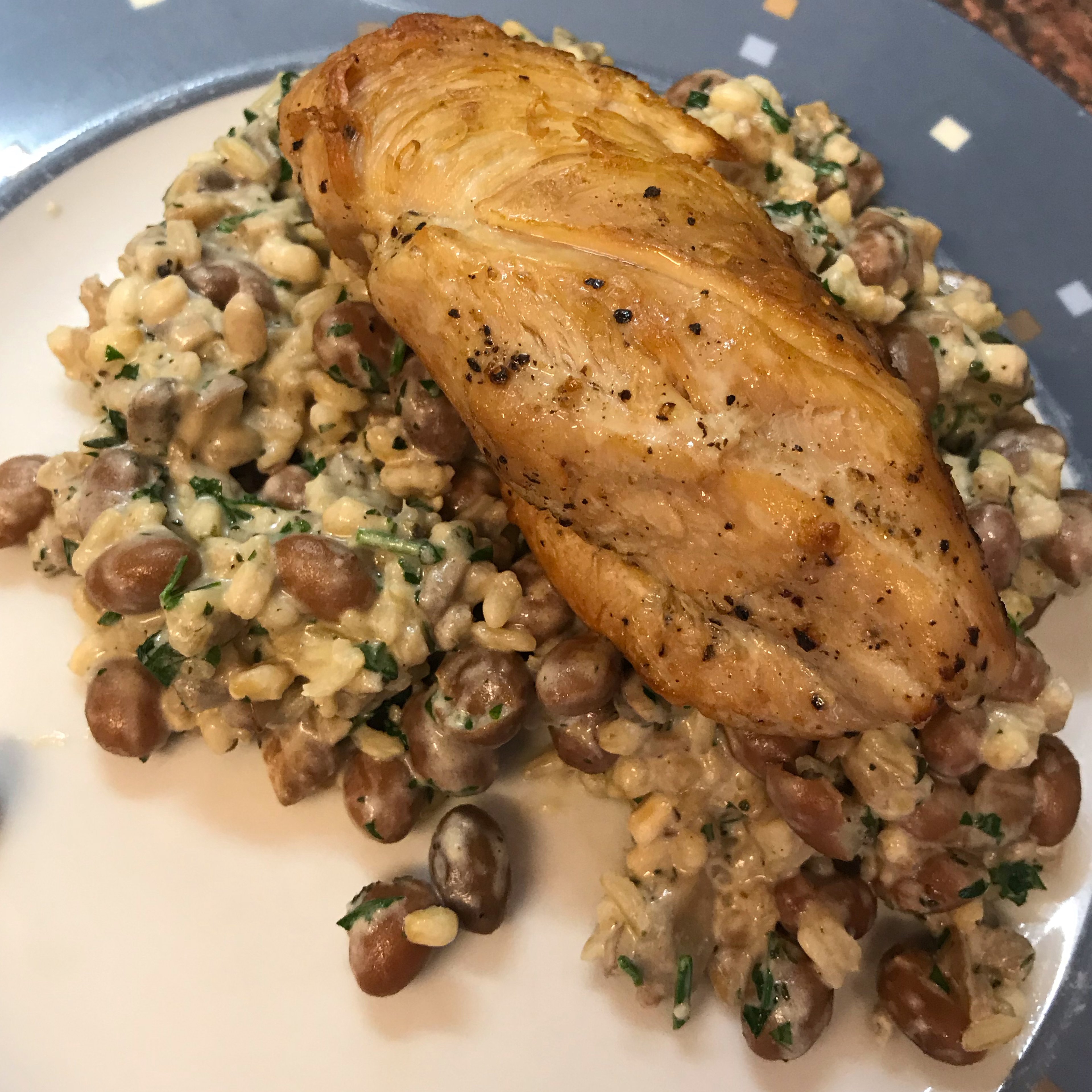 Chicken with borlotti beans, mushrooms & 5 grains