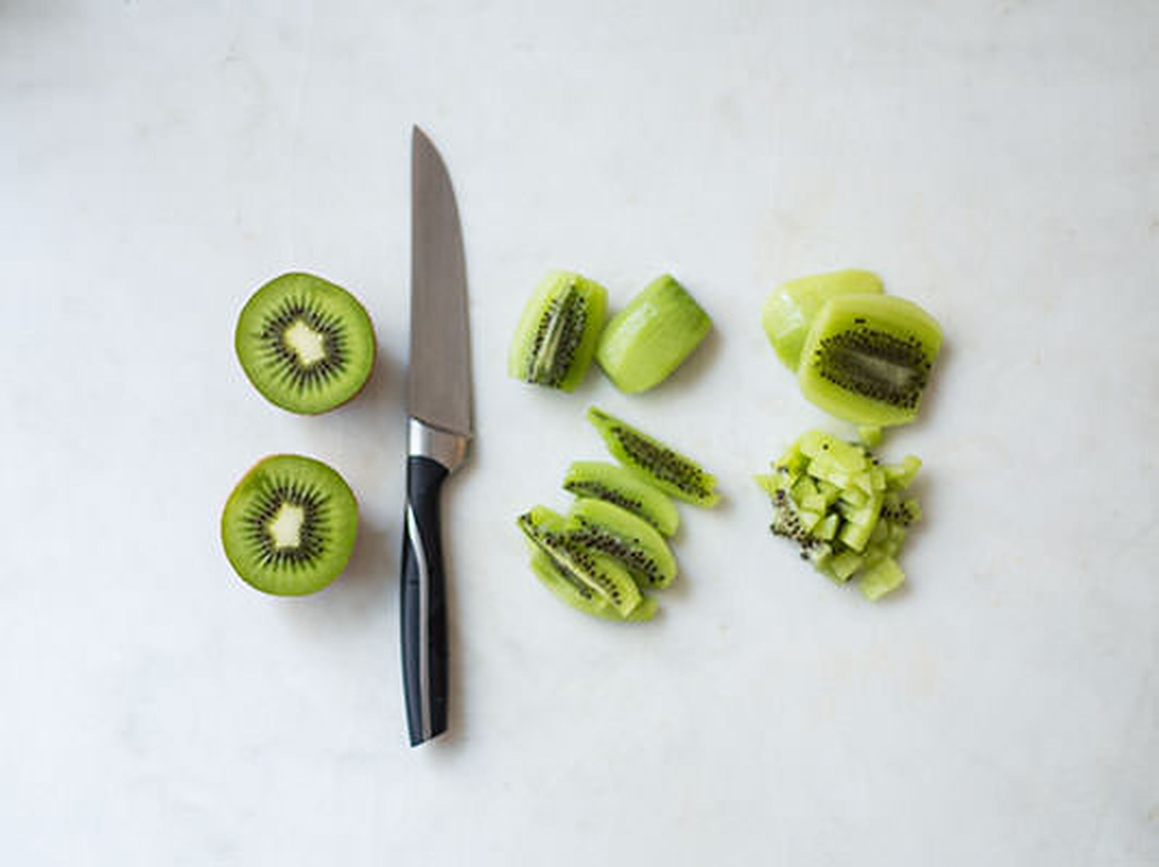 How to peel and cut a kiwi