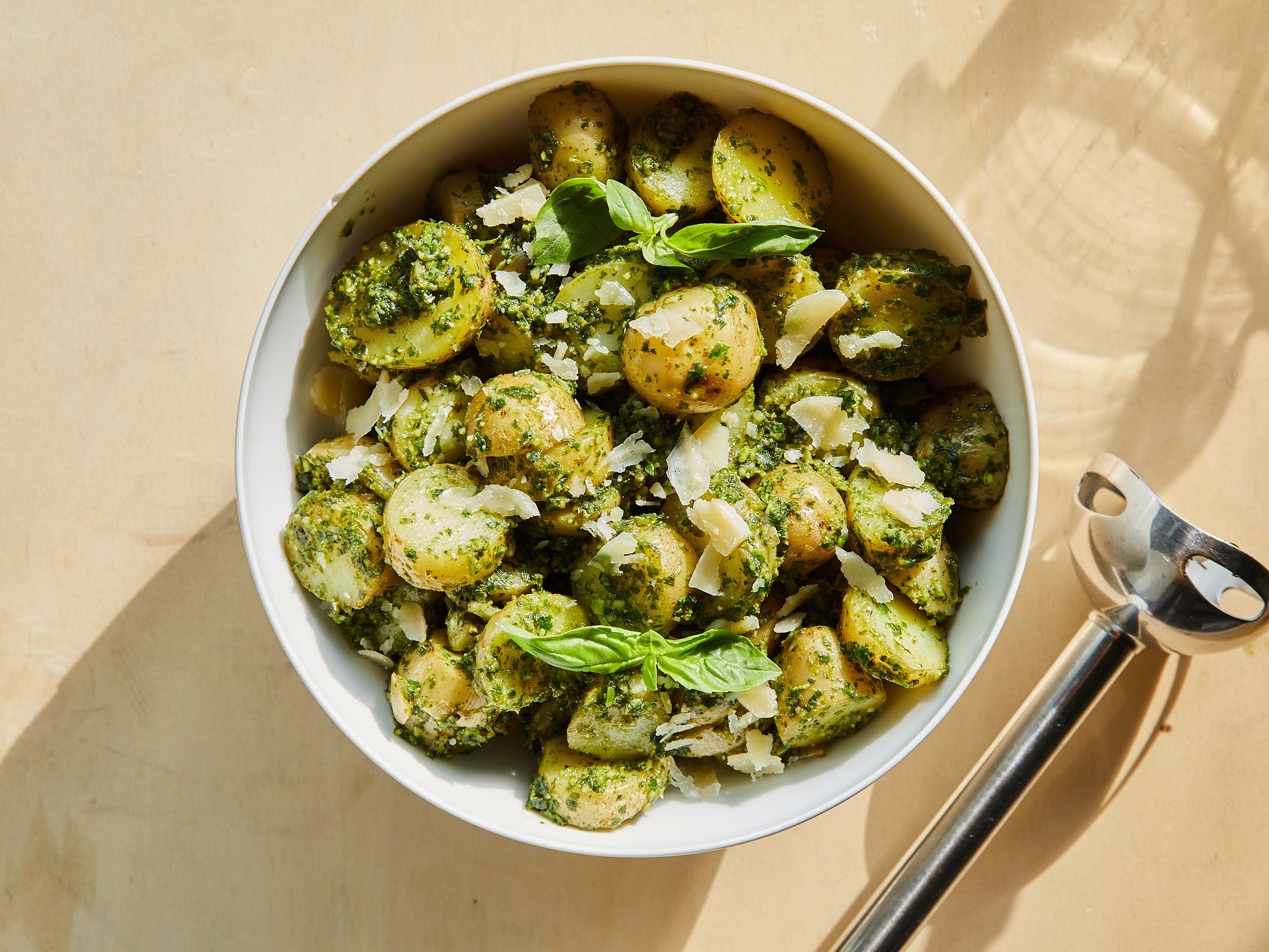 Kartoffelsalat ohne Mayonnaise - mit Pesto