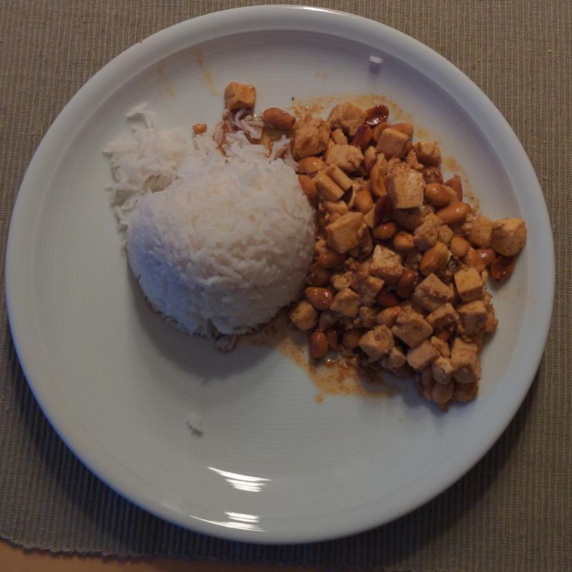 Tofu mit Erdnüssen