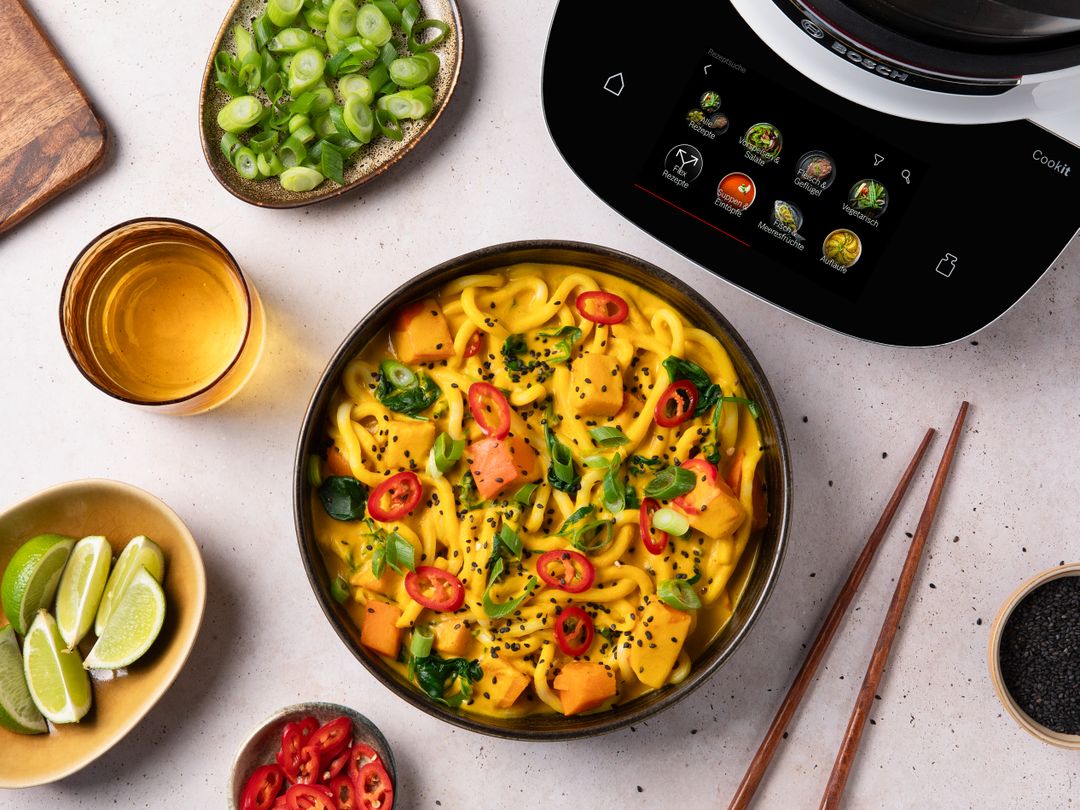 Cremige Kürbis-Curry-Udon