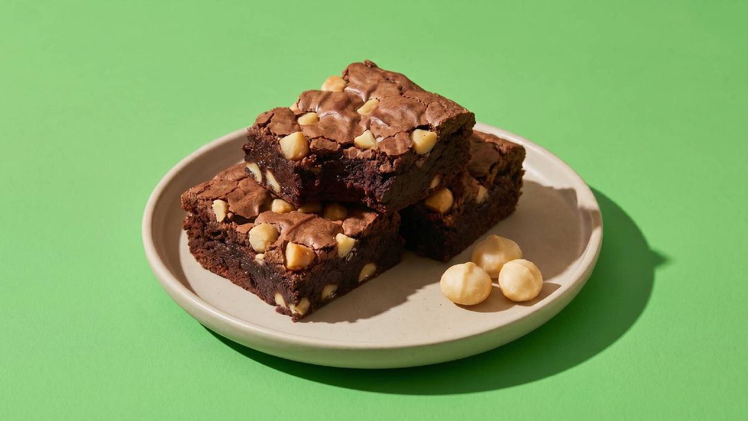 Schokoladige Macadamia-Brownies mit dem perfekten Crunch
