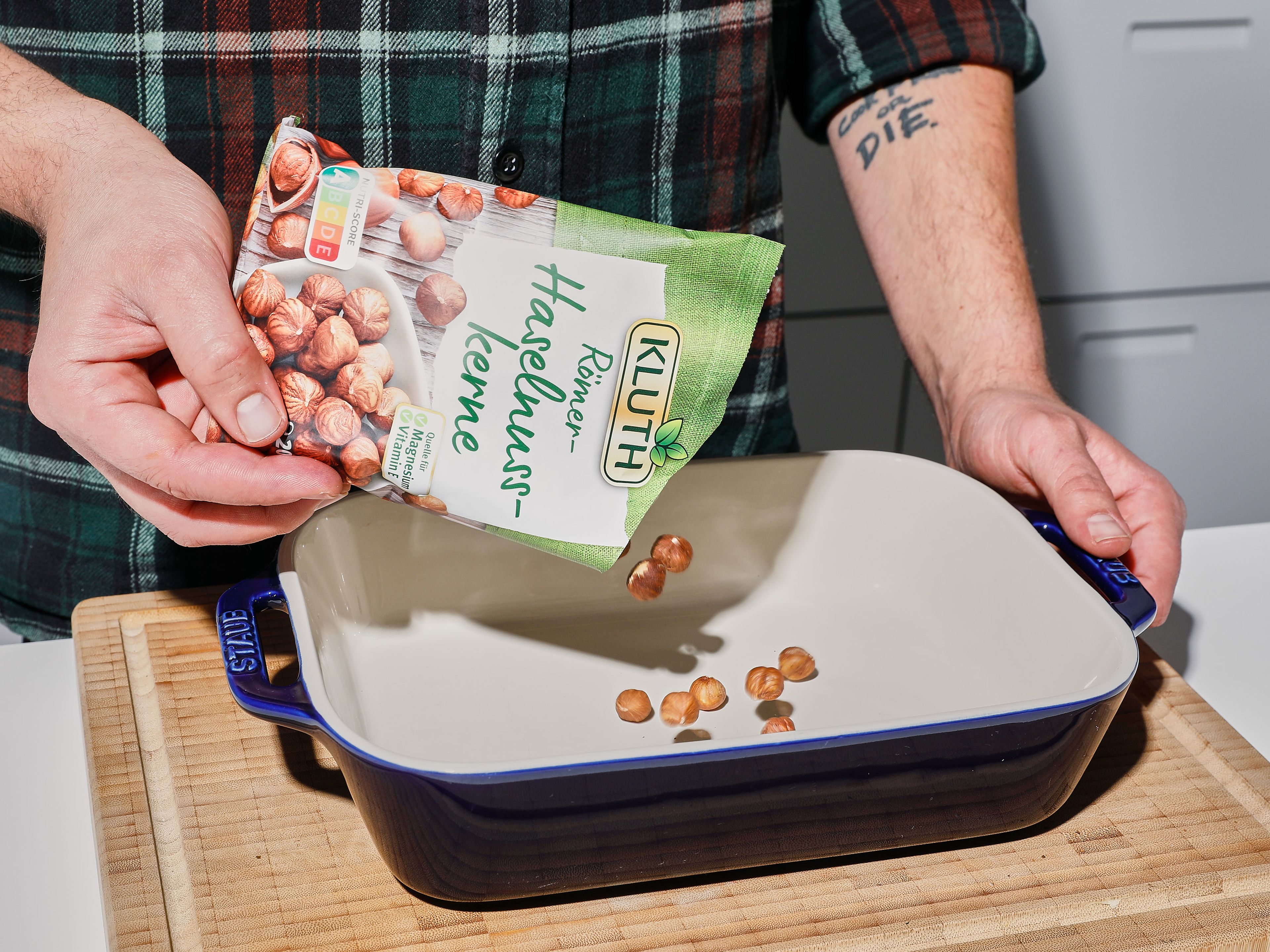 Transfer hazelnuts to a baking sheet and toast at 180°C/350°F for approx. 10 min. Pulse toasted nuts in a food processor until finely ground and mix with the mushroom mixture and thyme leaves. Season with salt and pepper to taste.