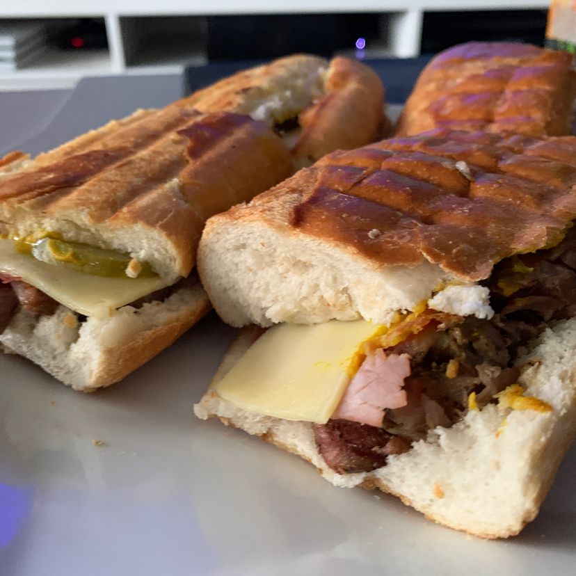 Cubanos Sandwiches