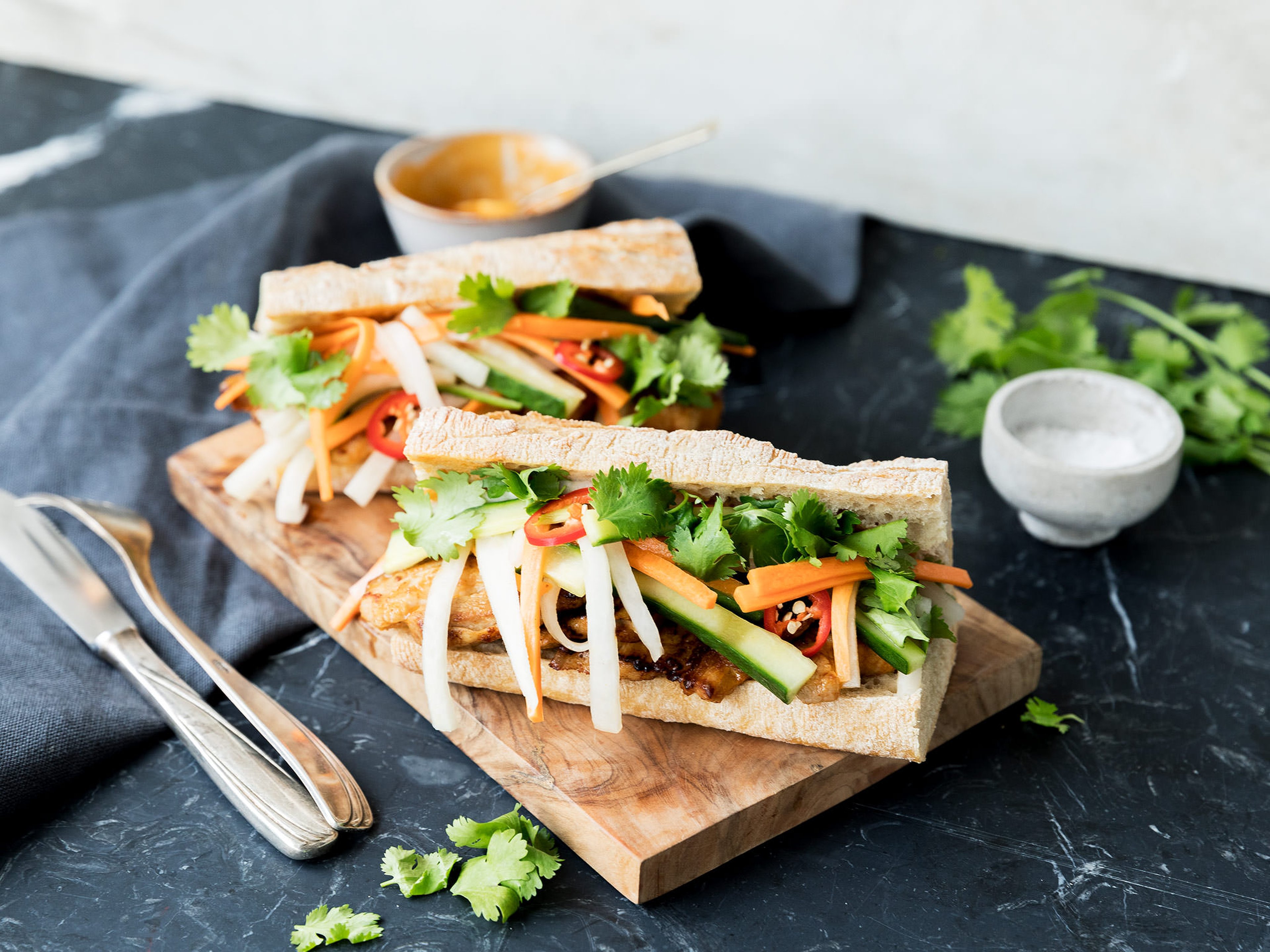 Banh Mi mit würzigem Schweinebauch