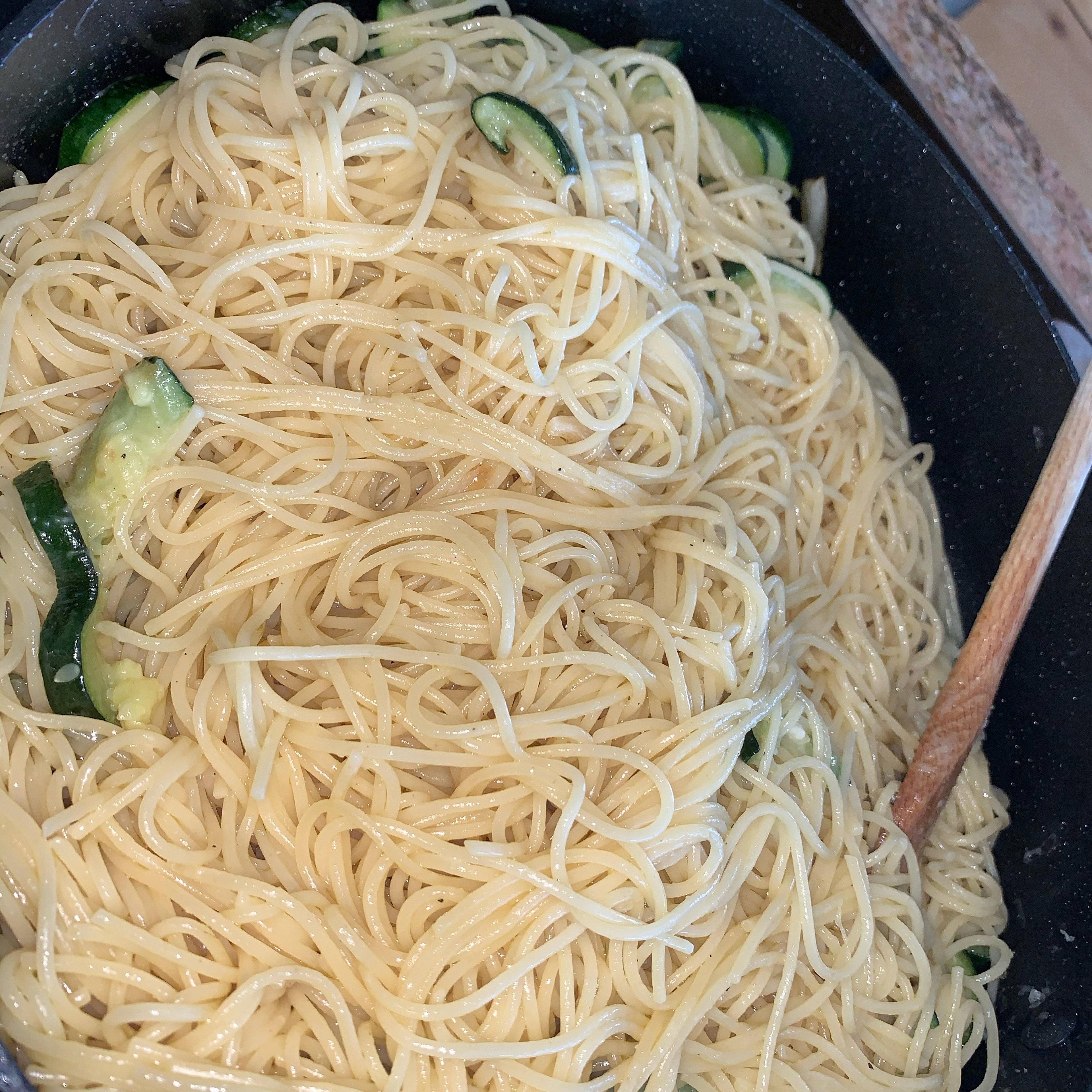 Spaghetti aglio e olio mit Zucchini